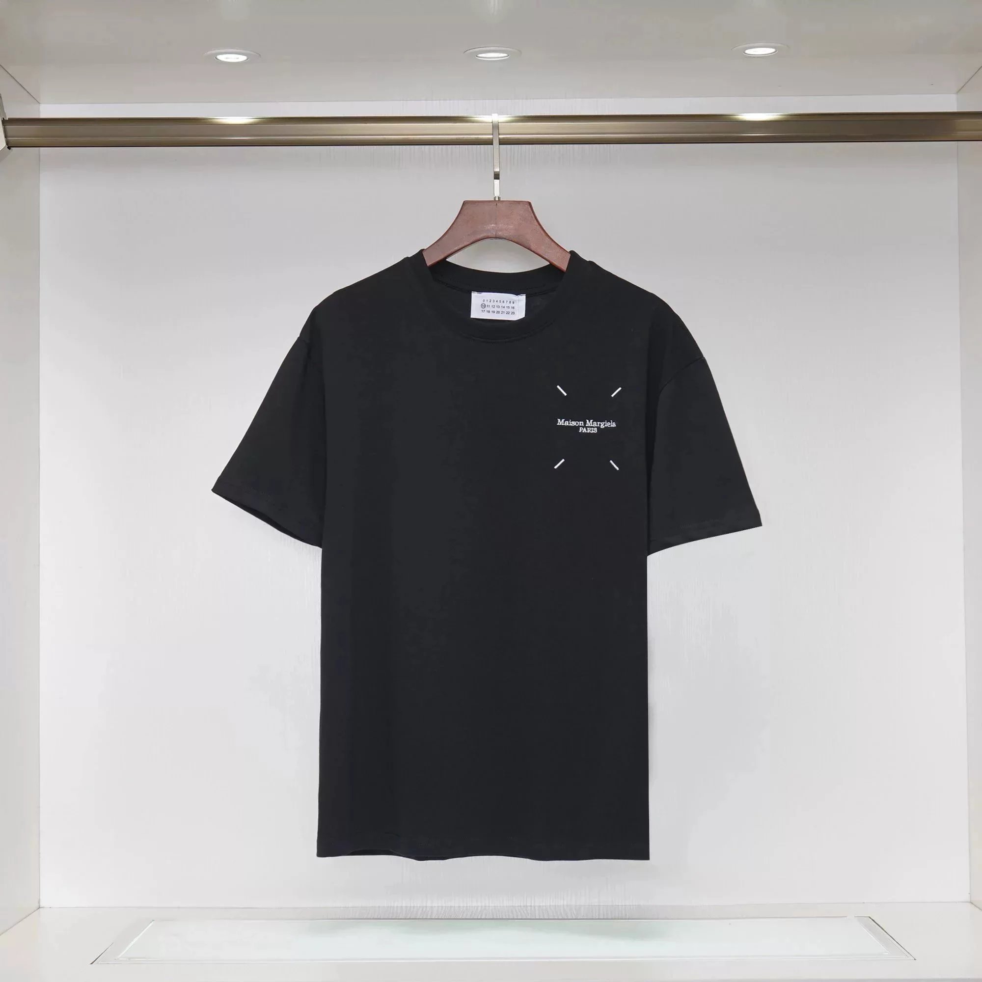 Black Minimalist 005