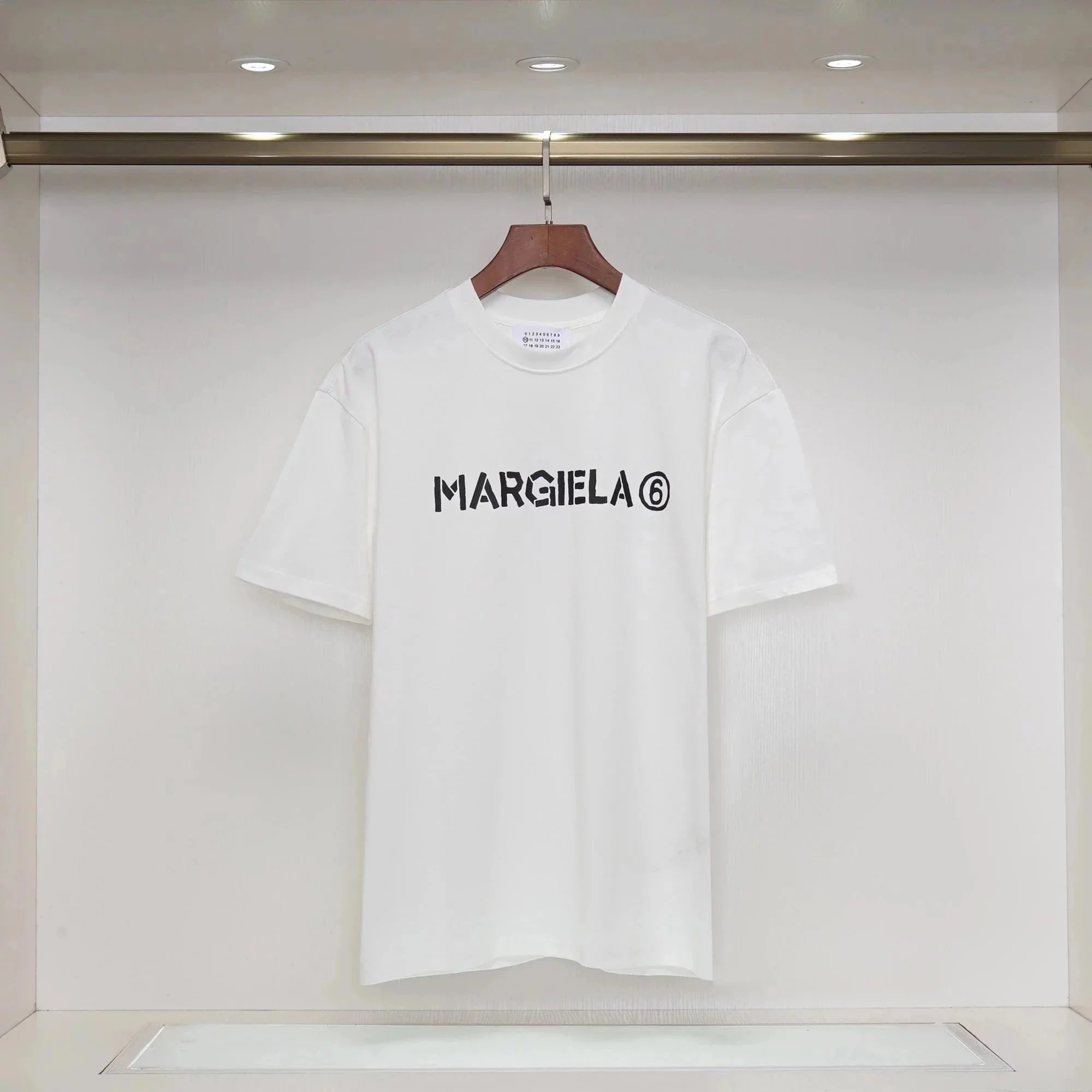 White large letter 005