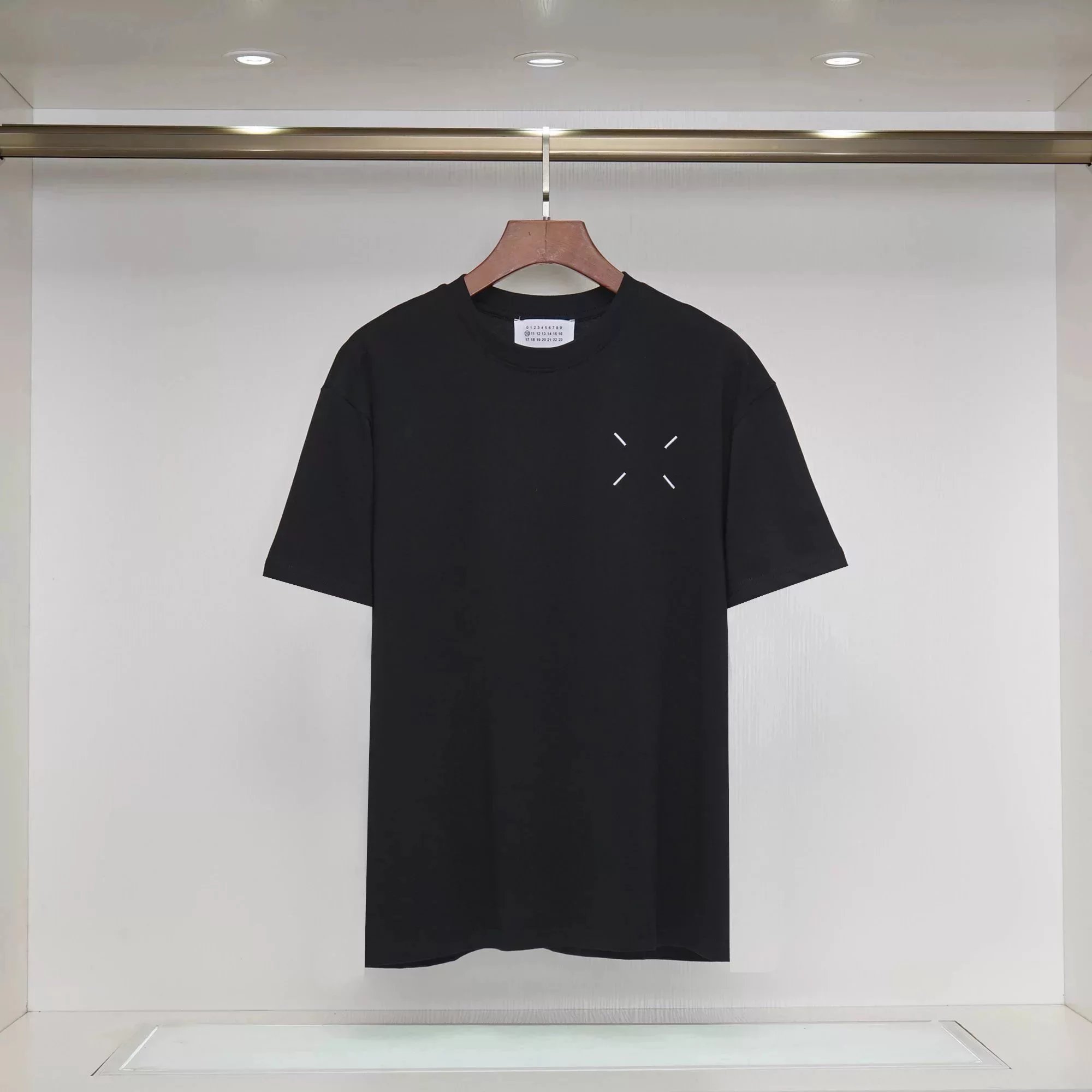 Black Minimalist 005