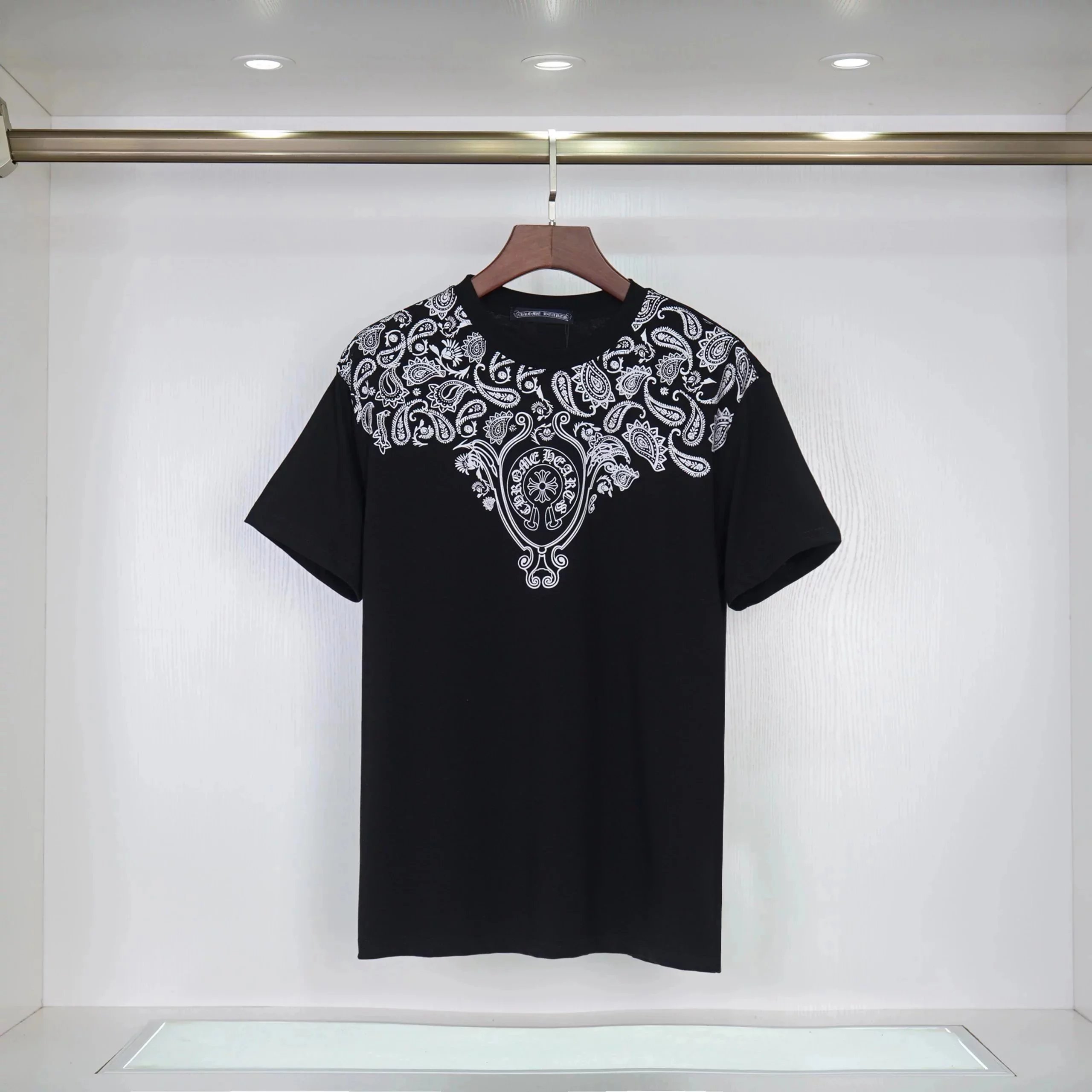 Black neckline pattern 005