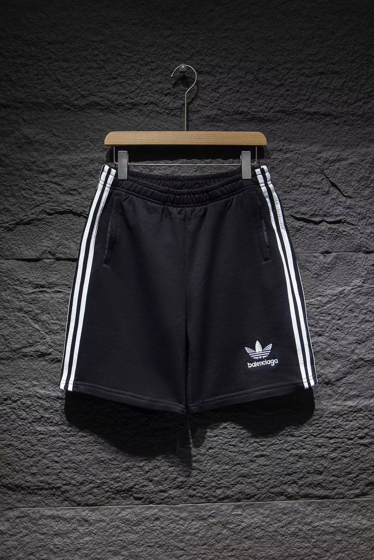 01 Black