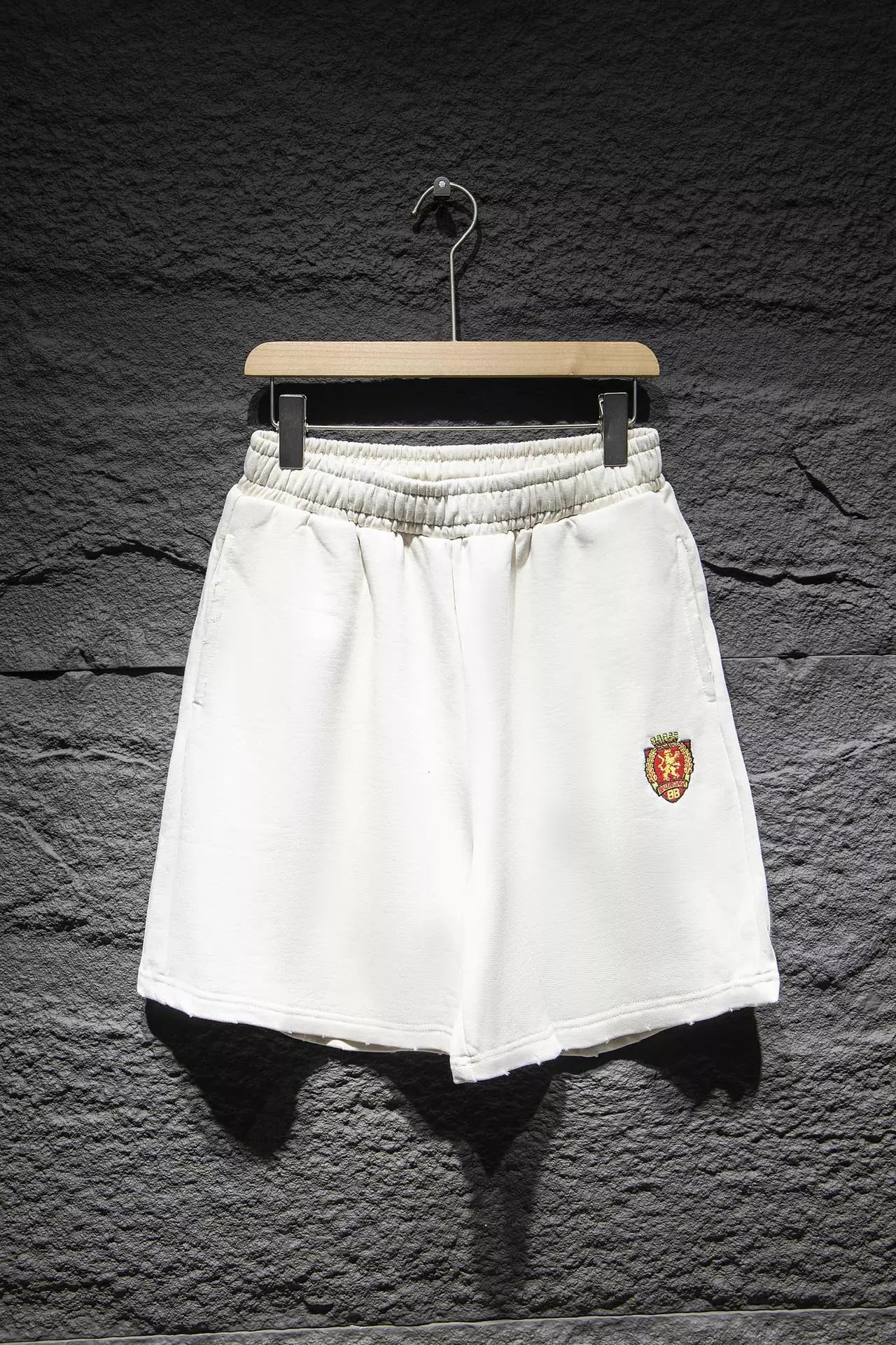 04 White