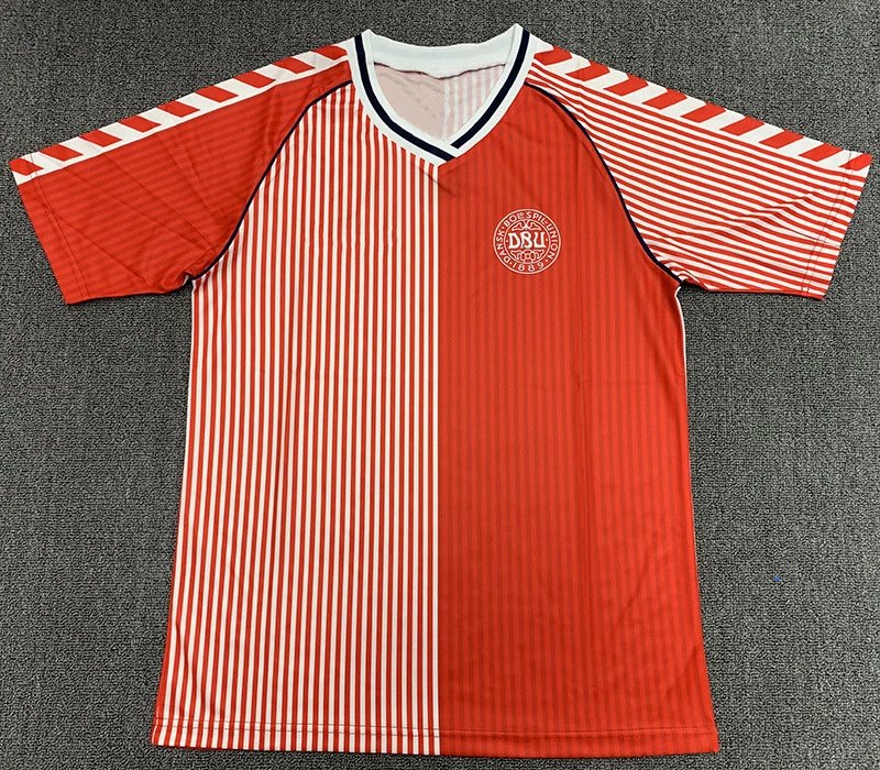 13 White and red 006
