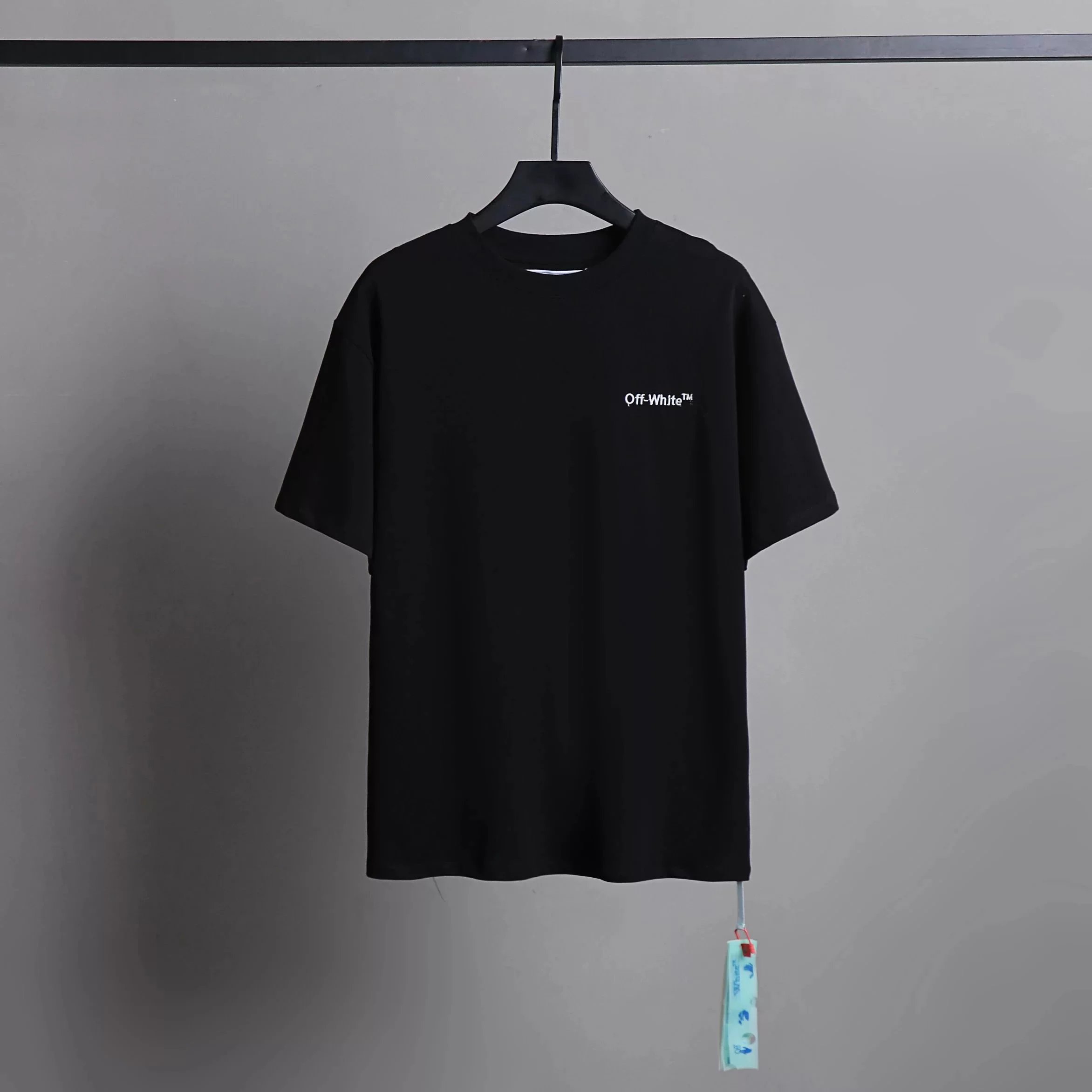 22 Black 005