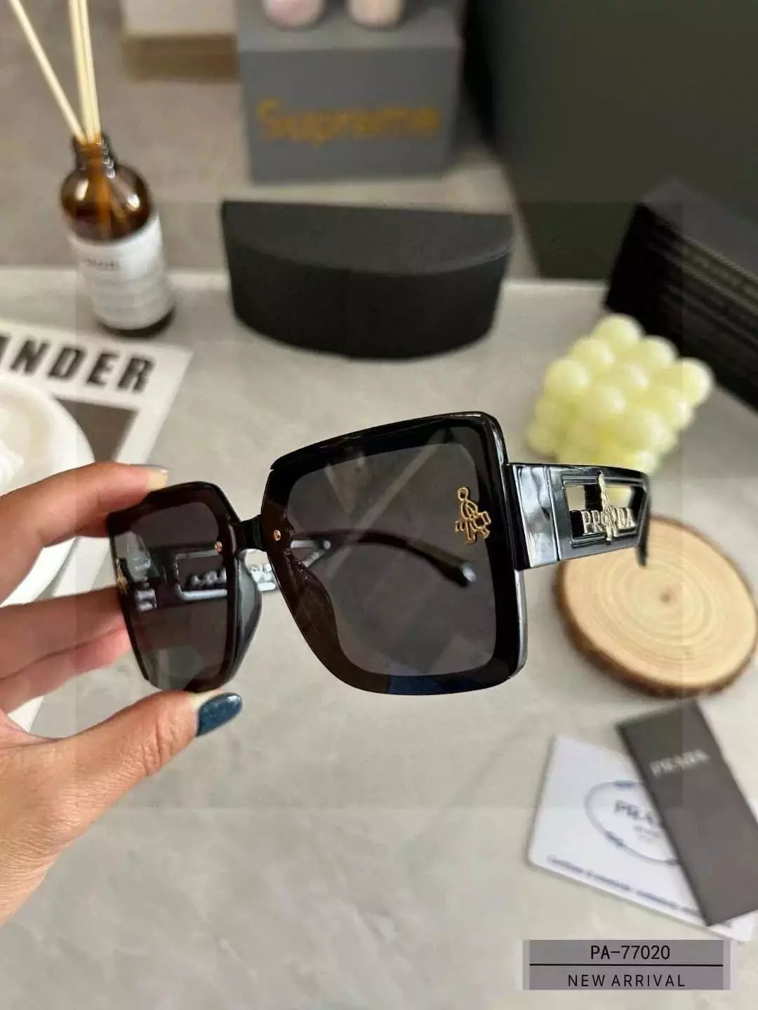 01 Black 006