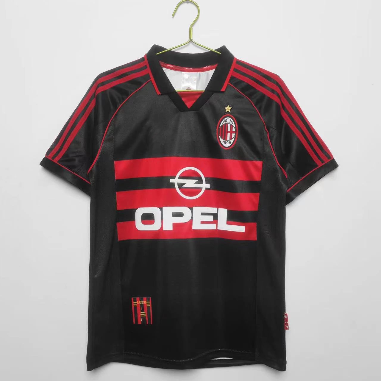 17 Red and black 006
