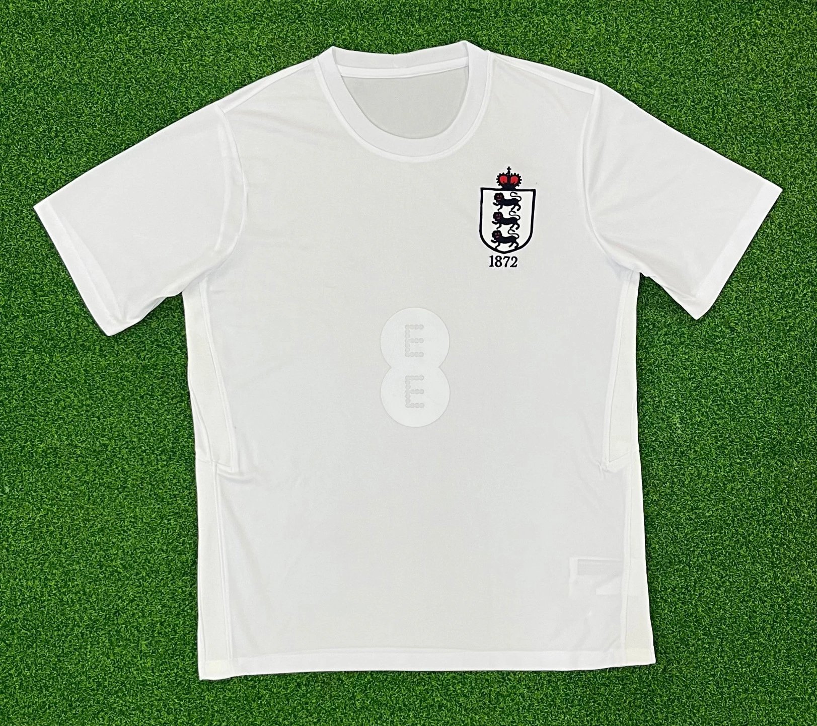26 white 006