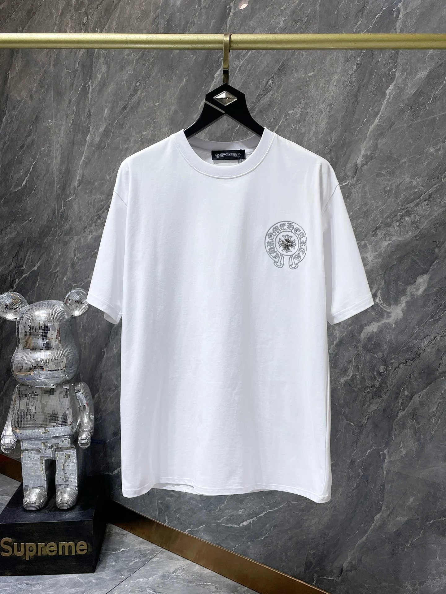 37 white 005