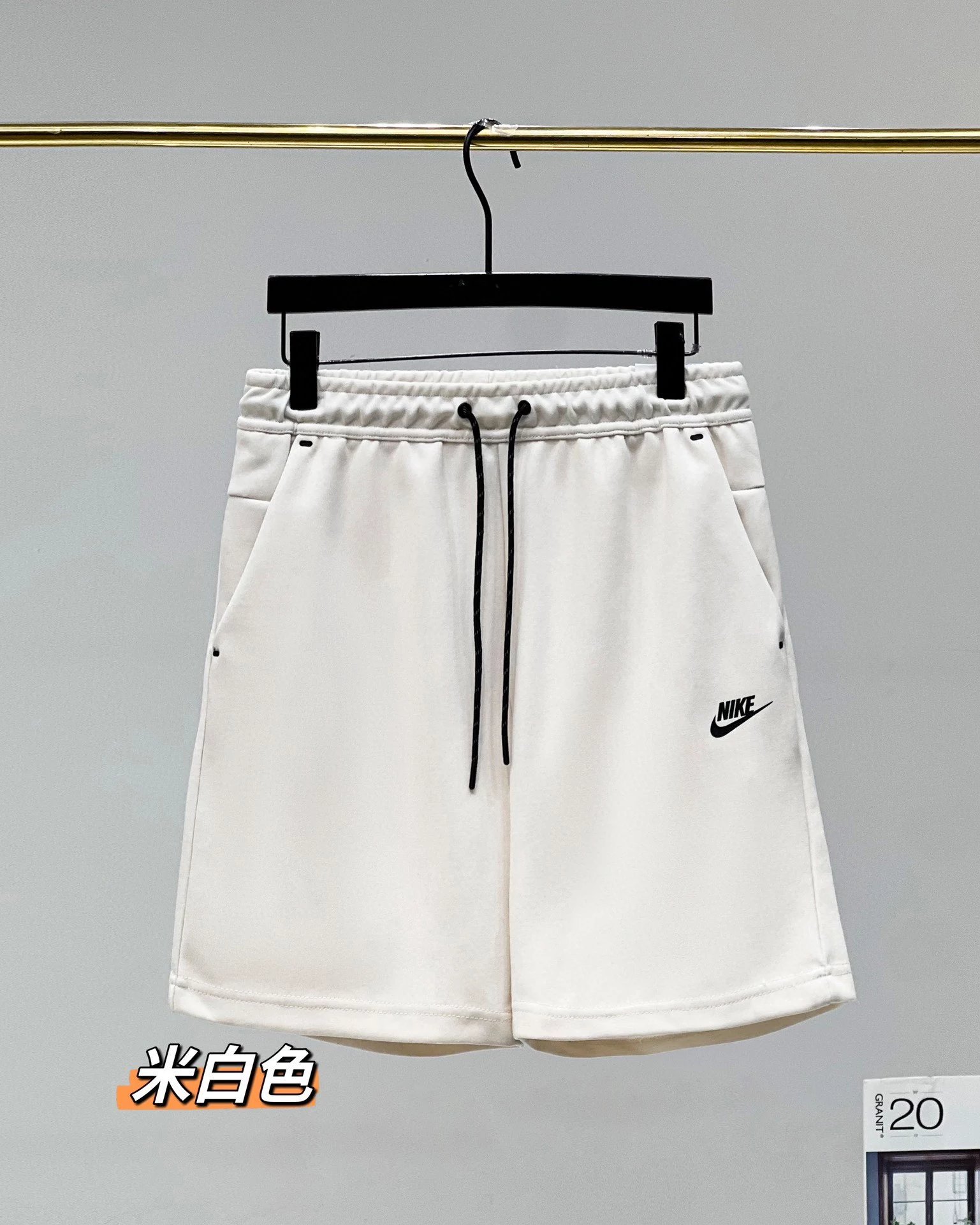 18 White 005