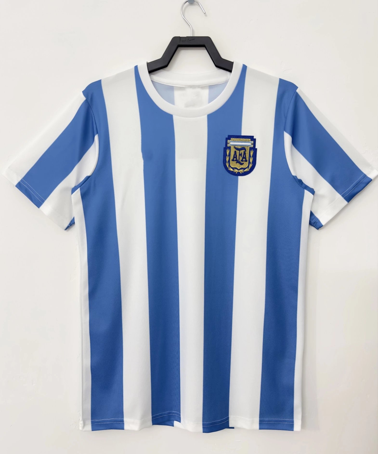 21 Blue and white 006