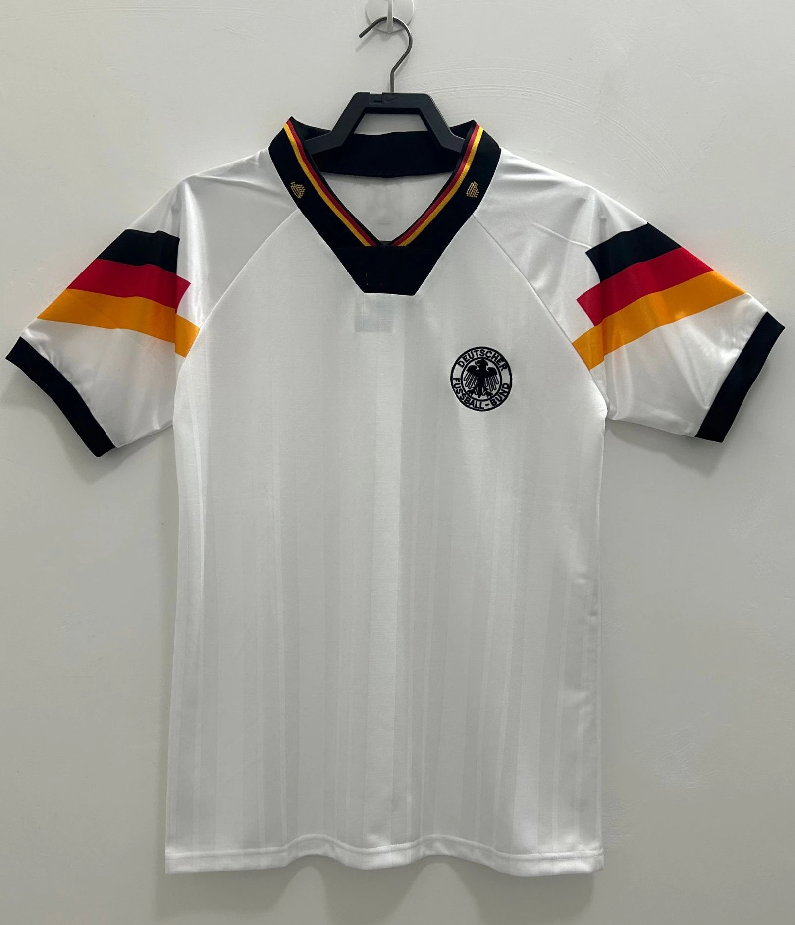 32 White 006