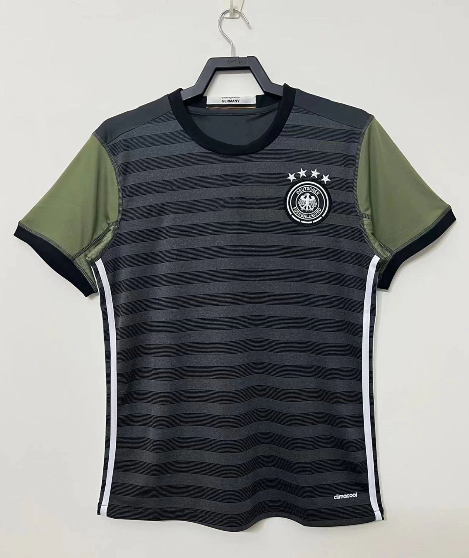 33 black 006