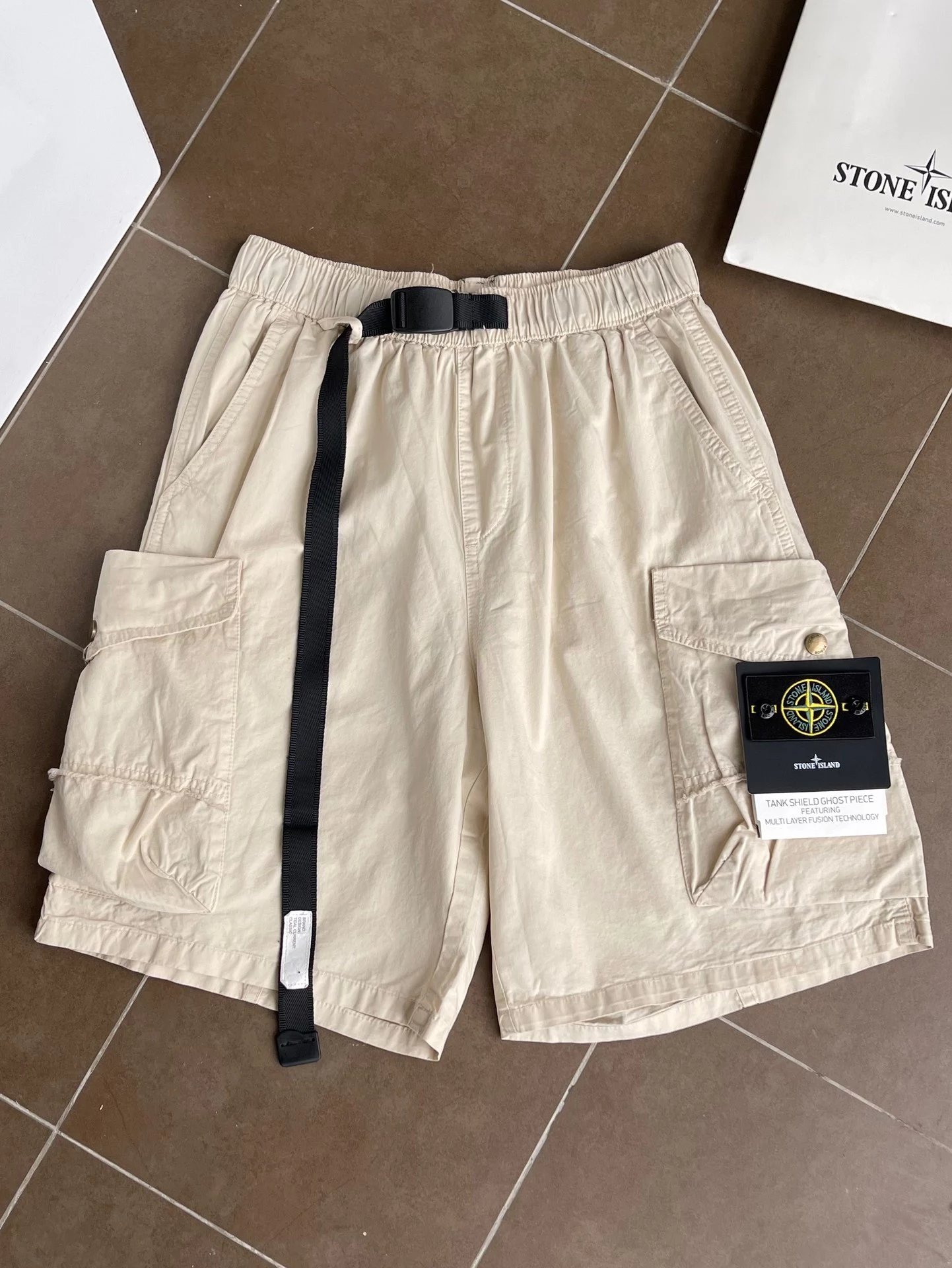 28 Beige