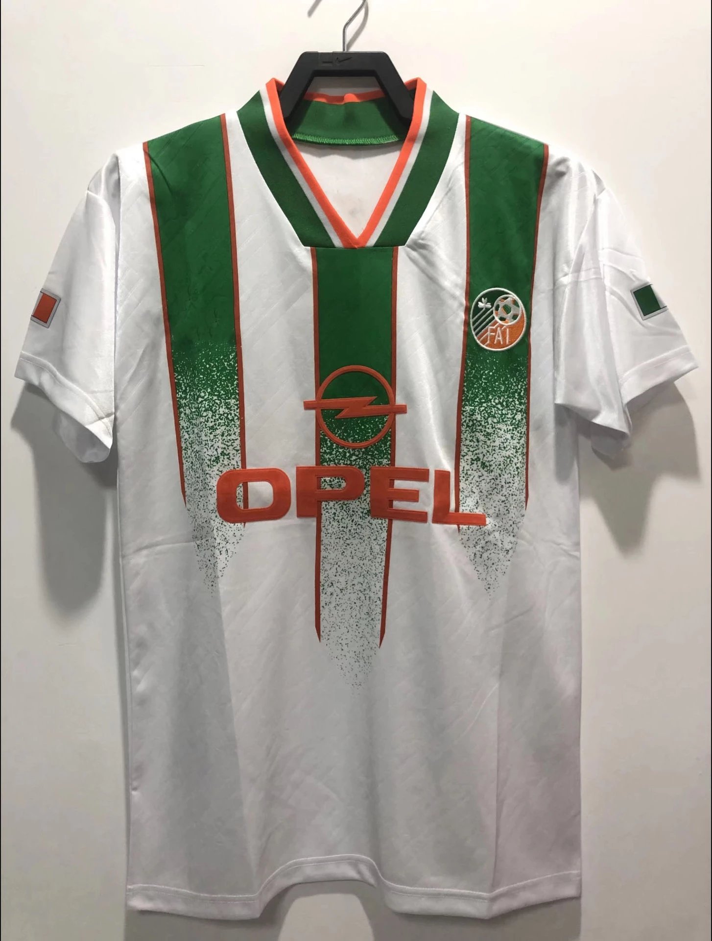27 White 006