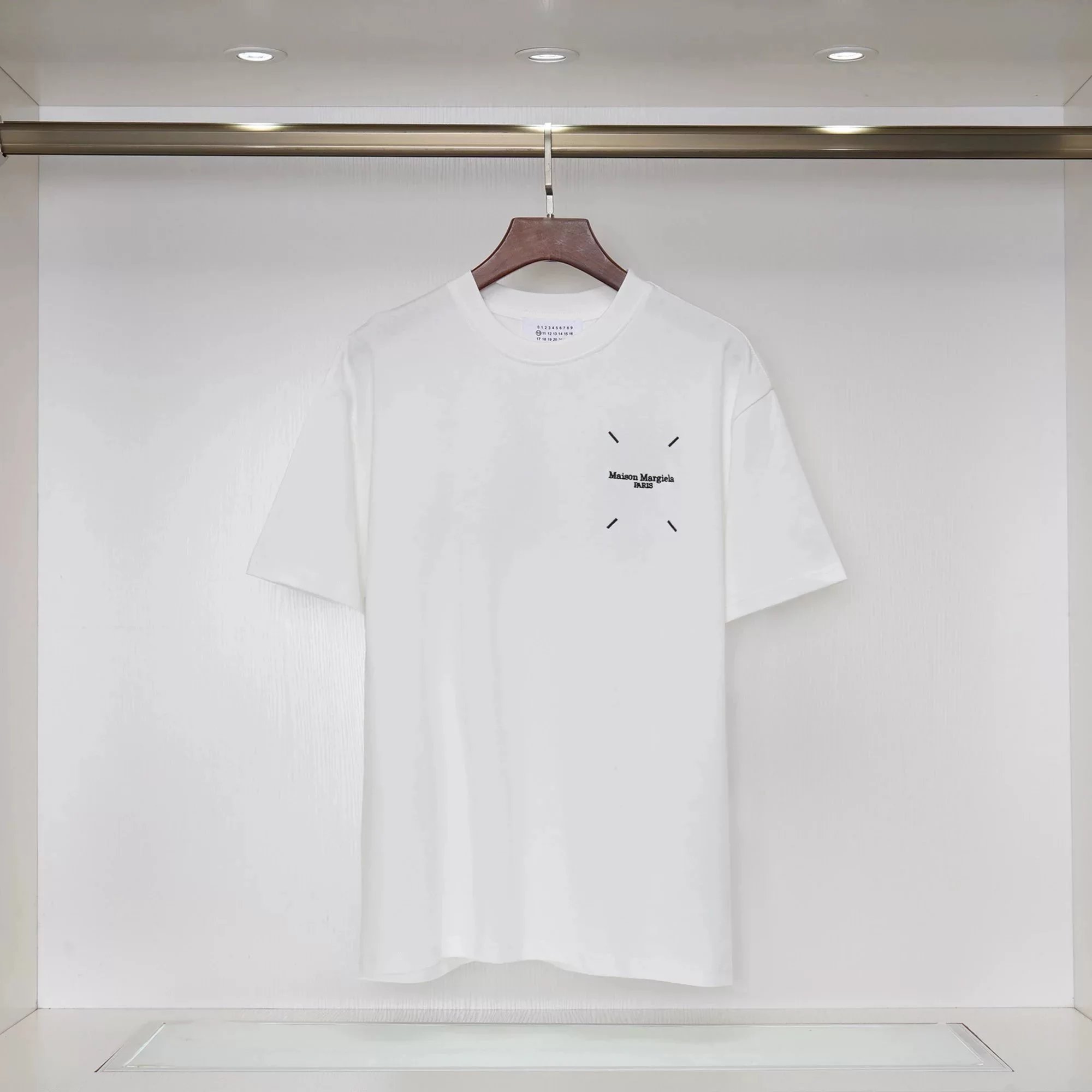 White Minimalist 005
