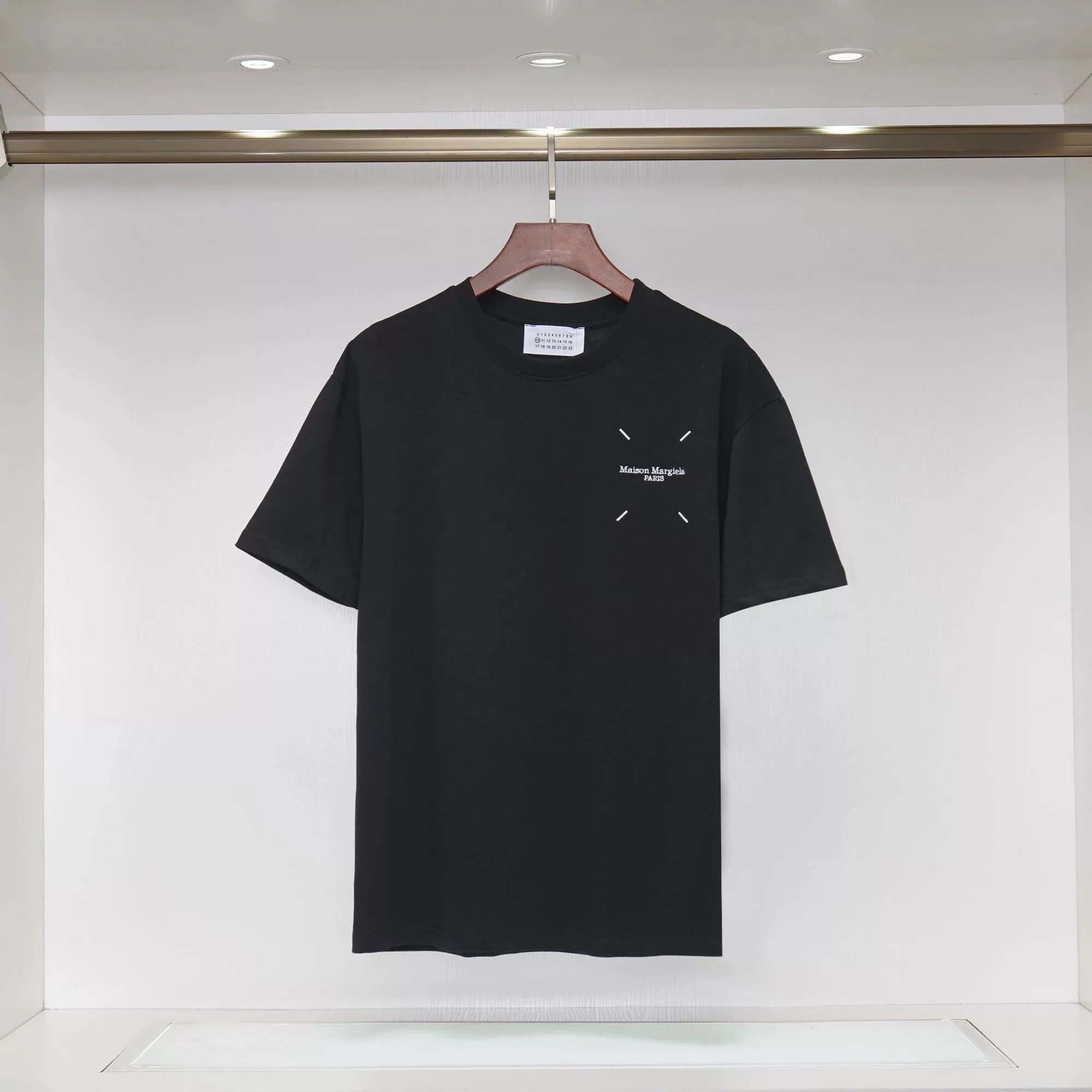 Black Minimalist 005