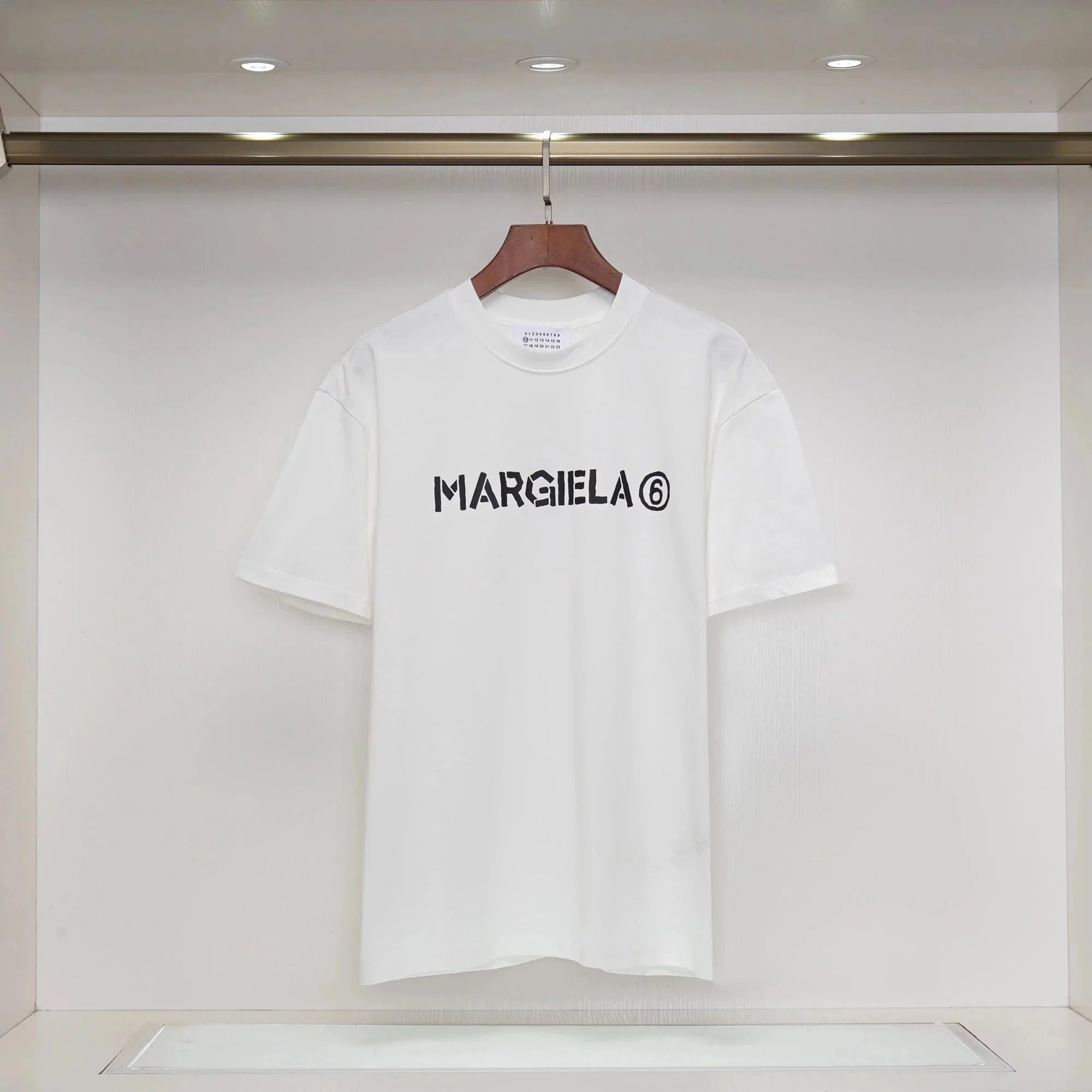 White large letter 005