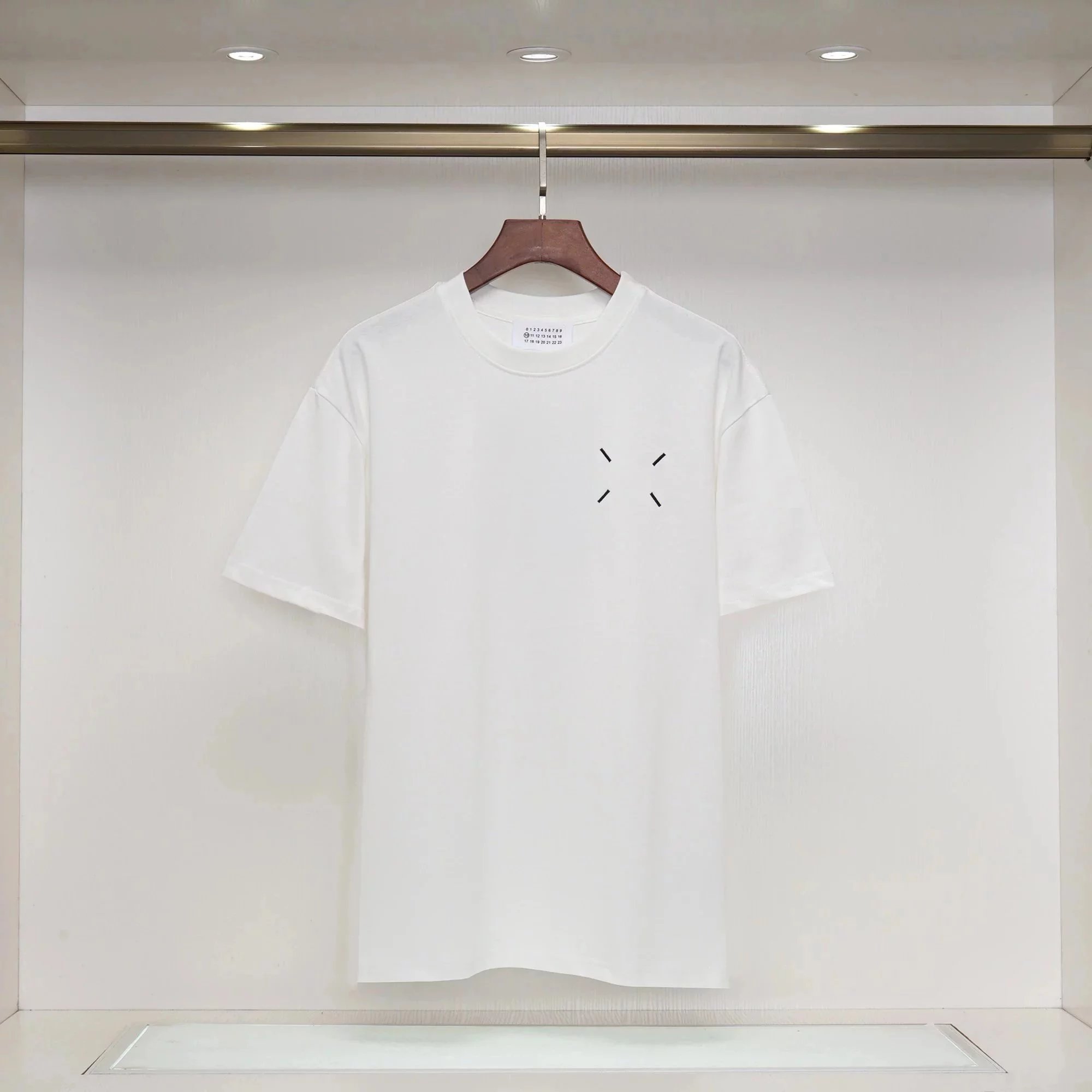 White Minimalist 005