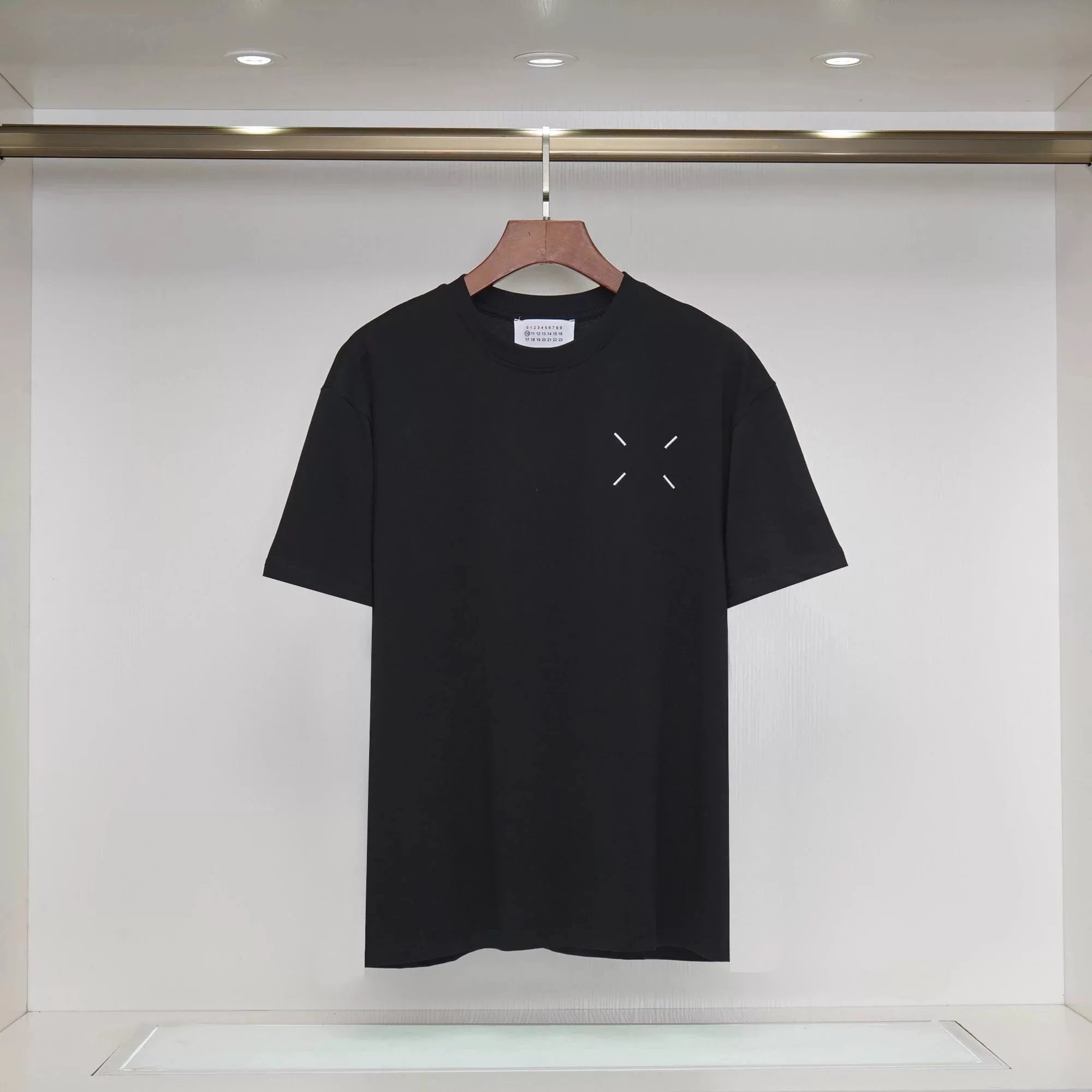 Black Minimalist 005