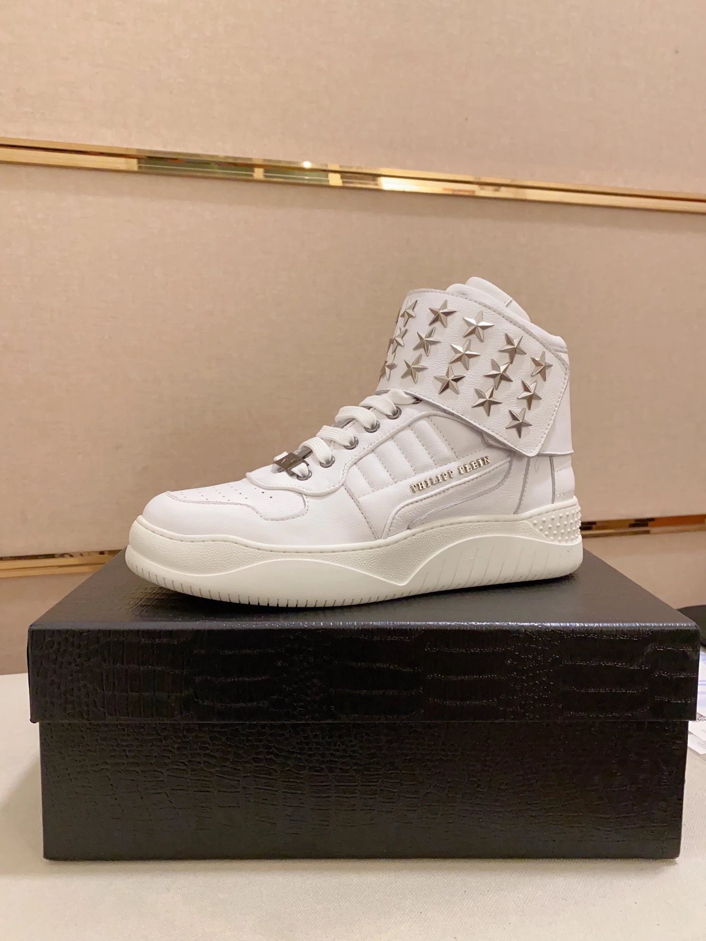 2 White 005