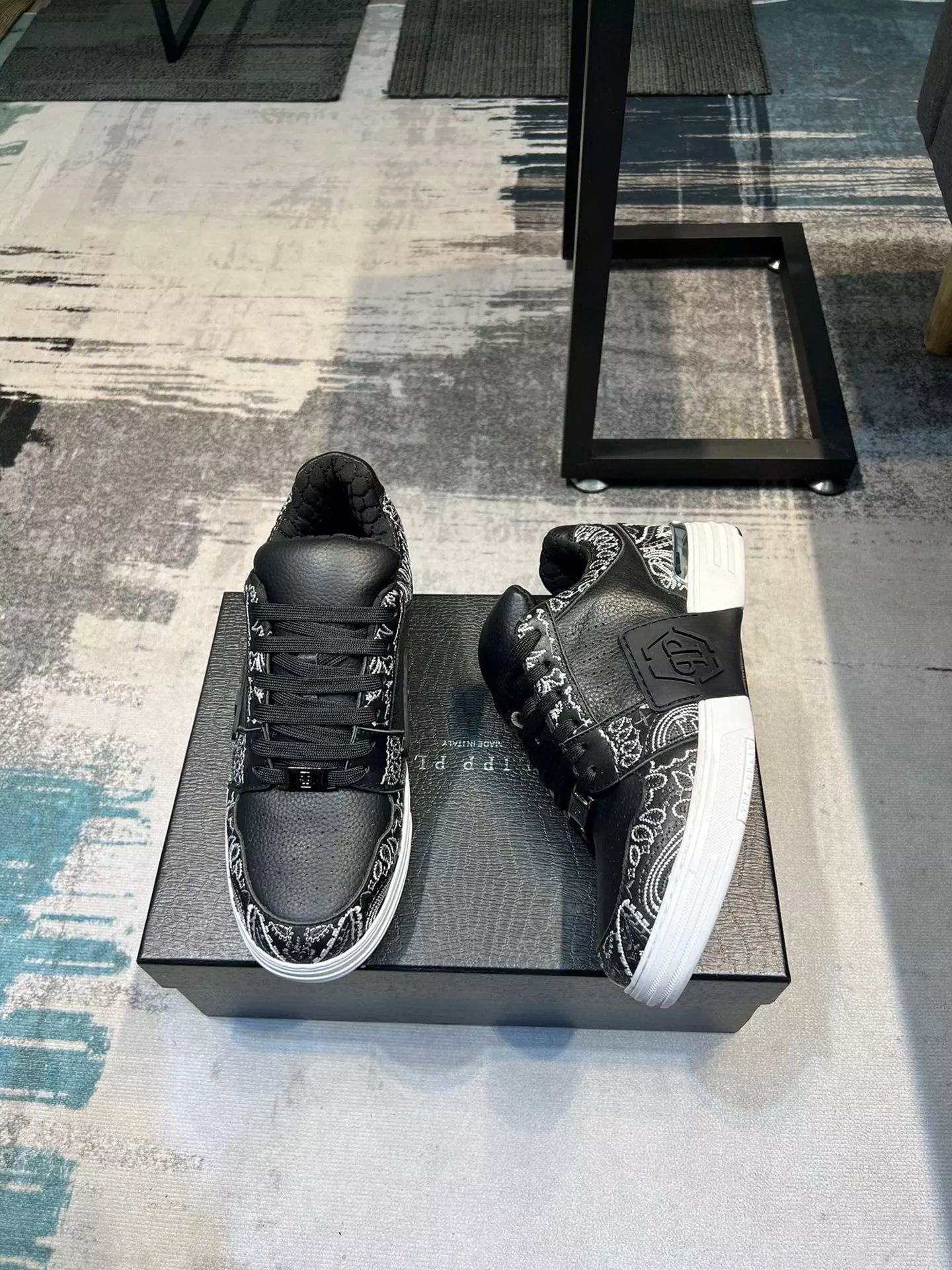 15 Black 005