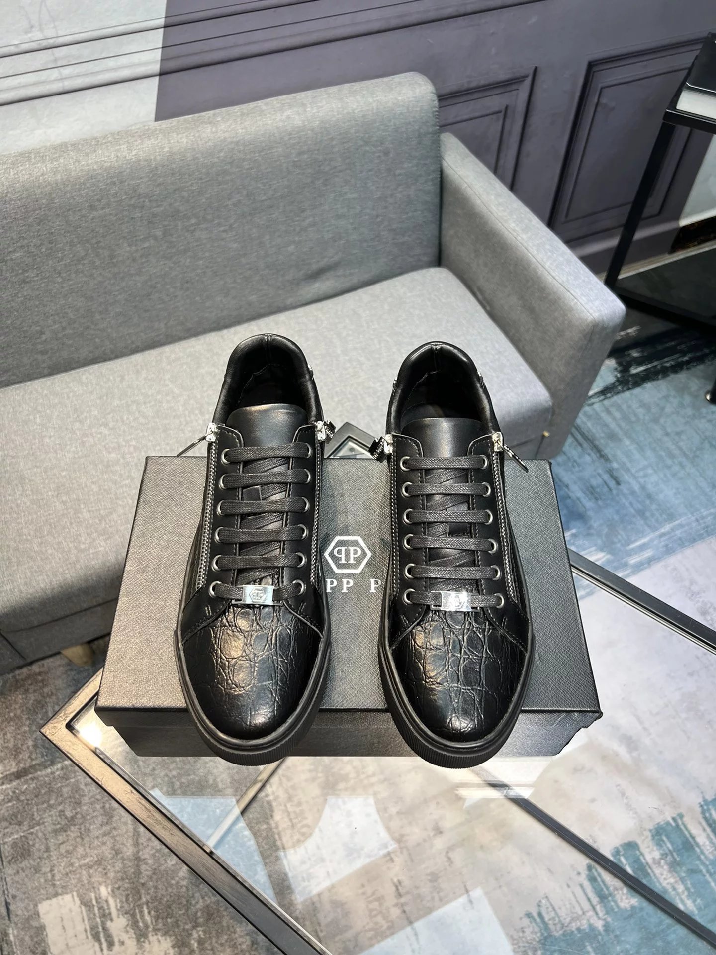 19 Black 005