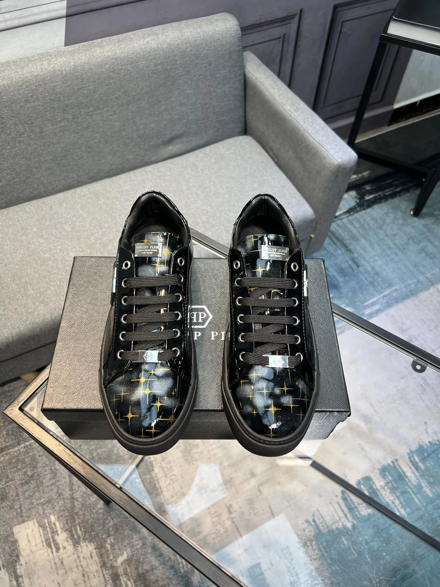 22 Black 005