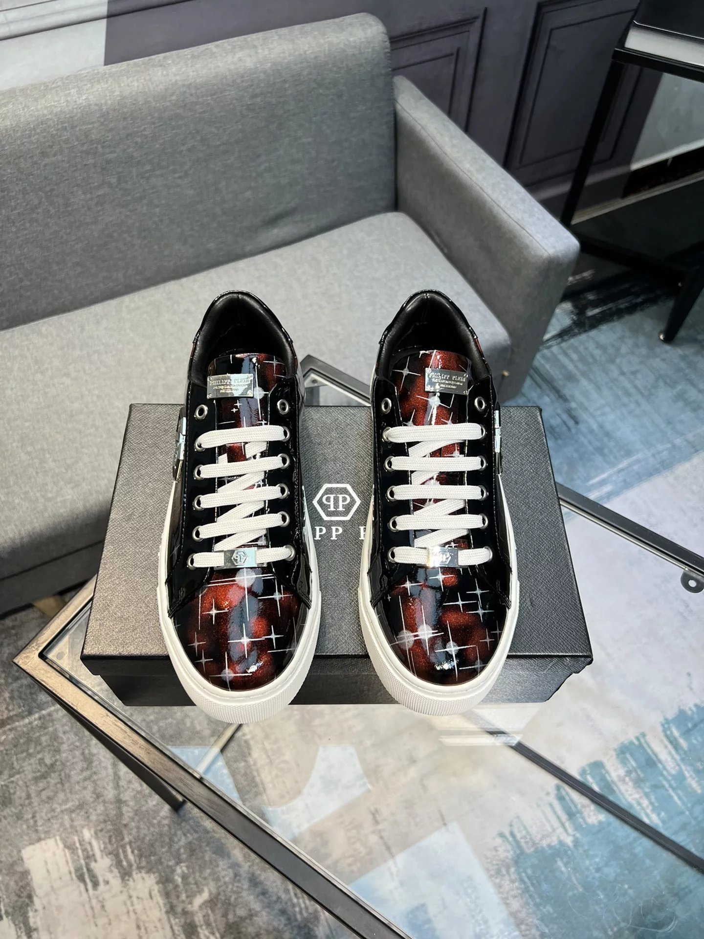 23 Black Red 005