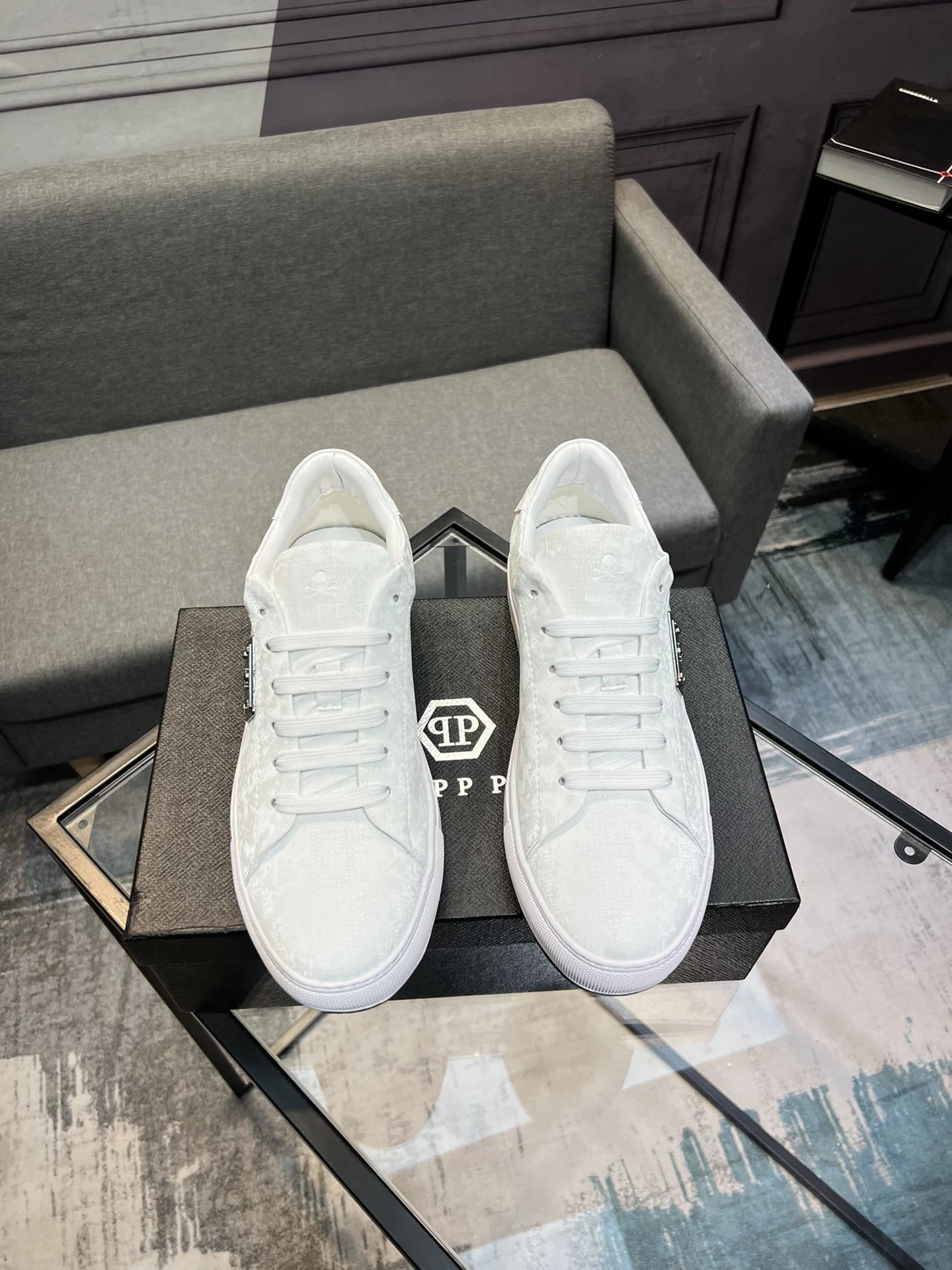 34 white 005