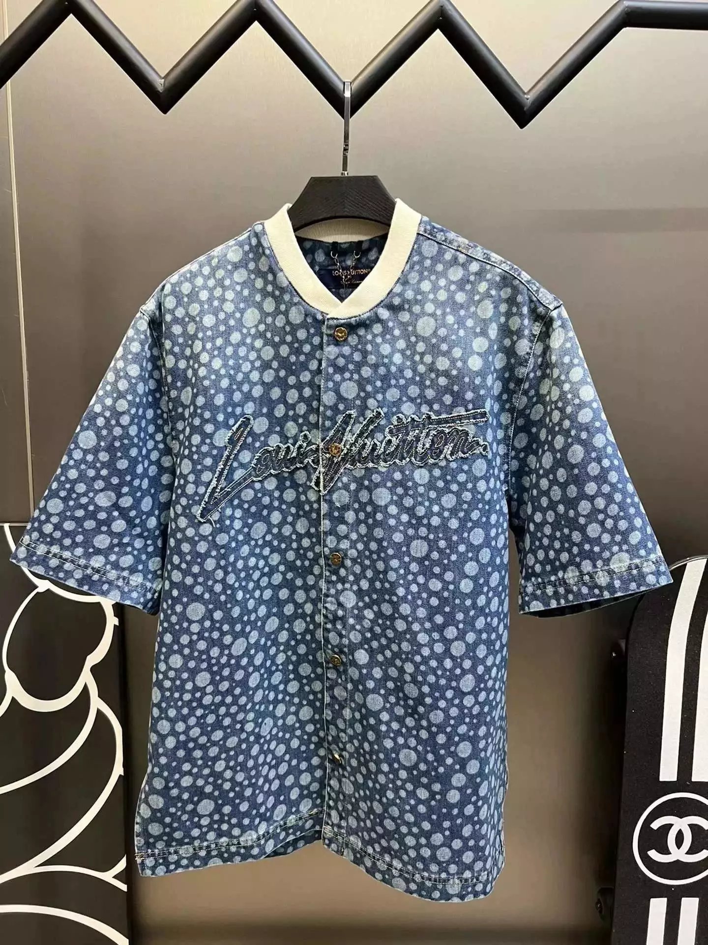 37 Blue and white 006