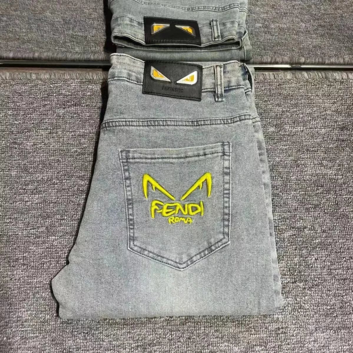 Pocket yellow needle and thread 002