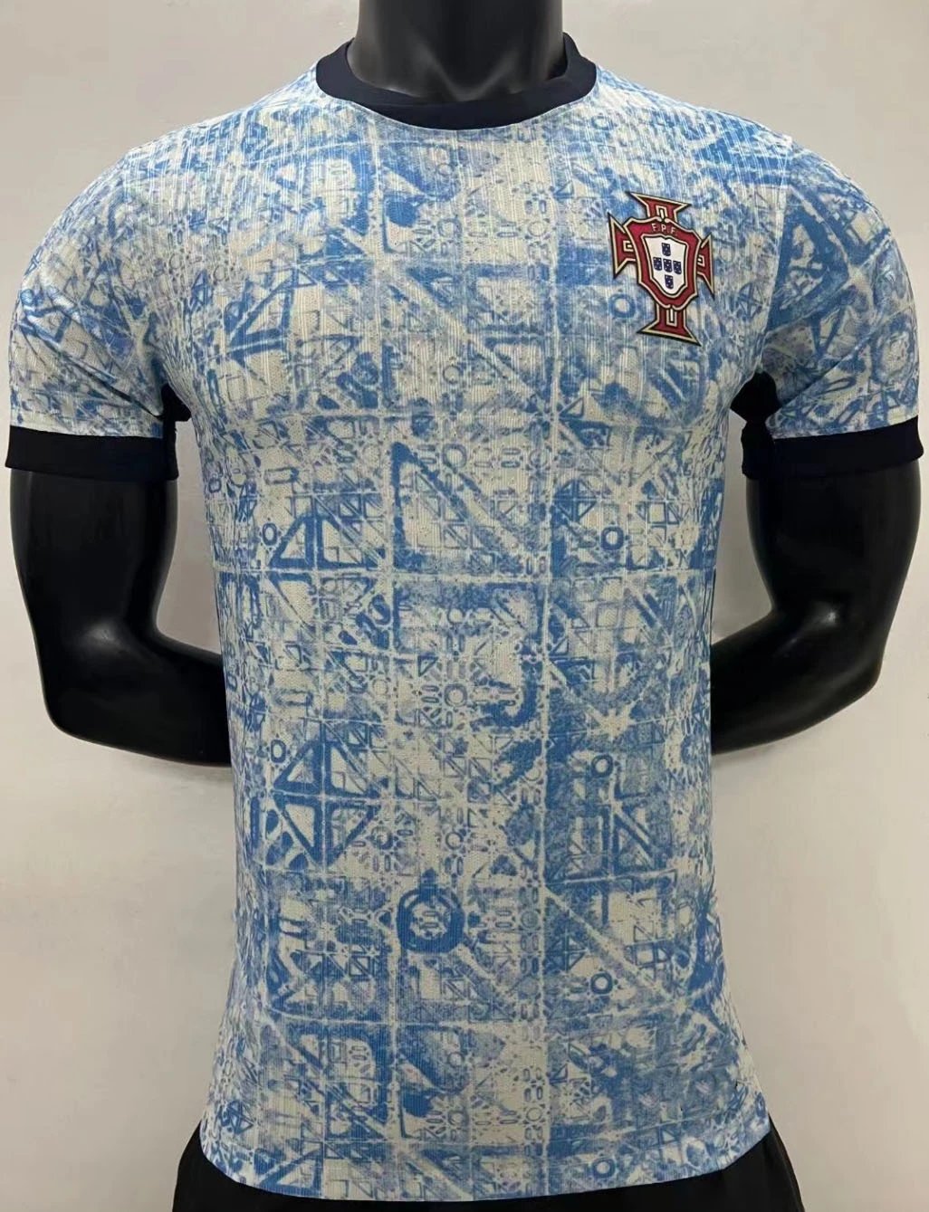 35 Blue and white 006