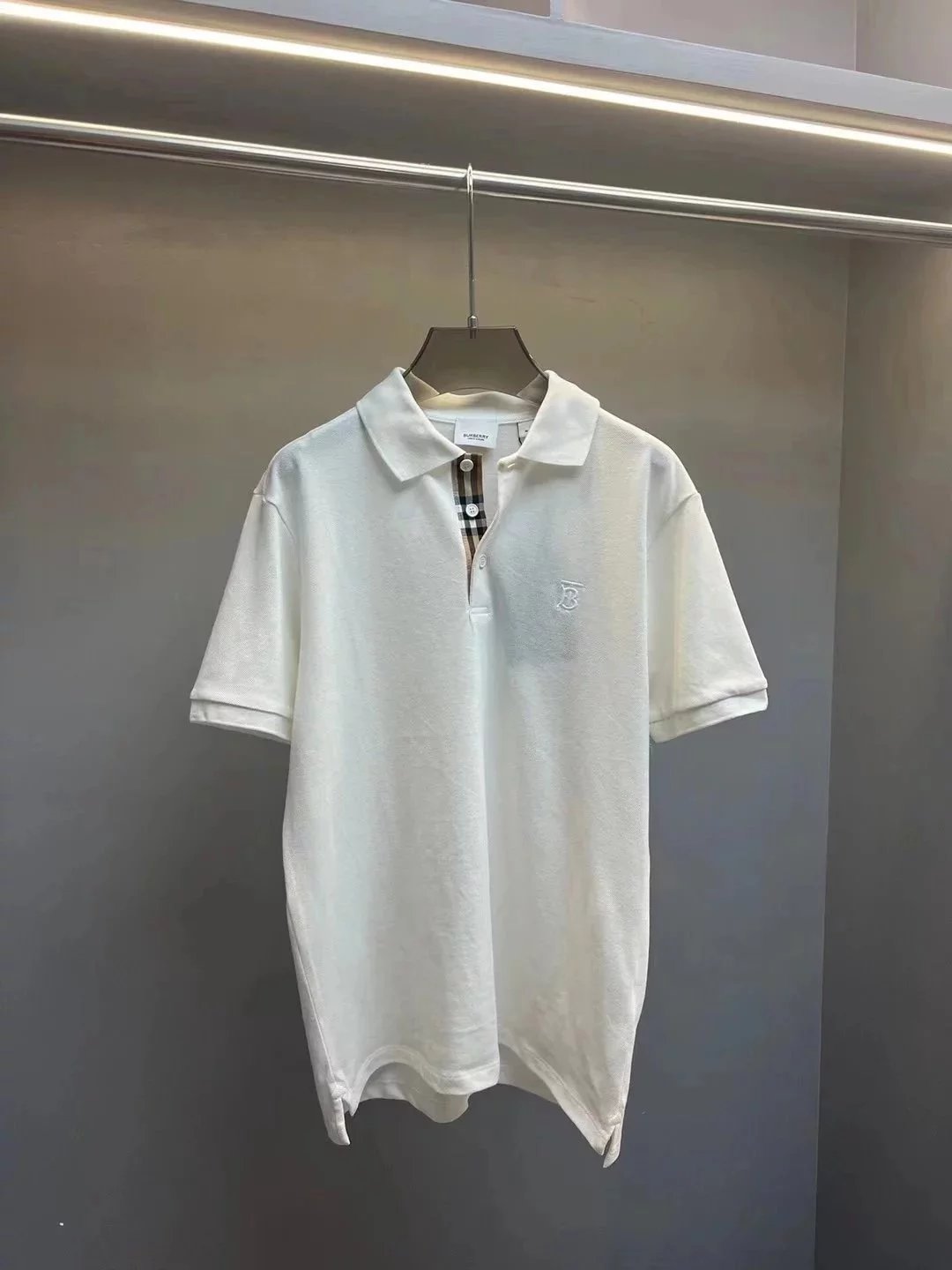 Pure white 002