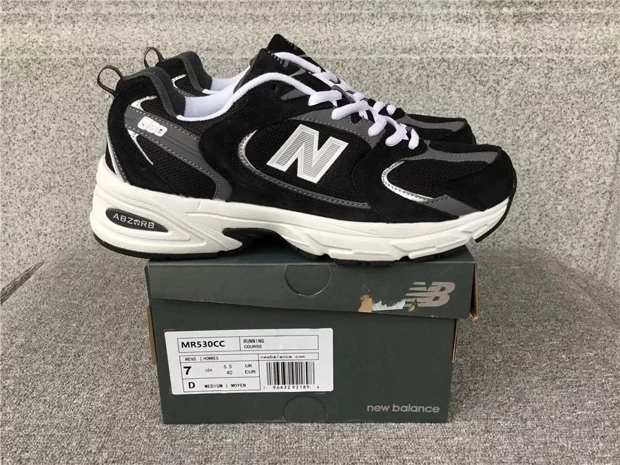 N 530：Black and white