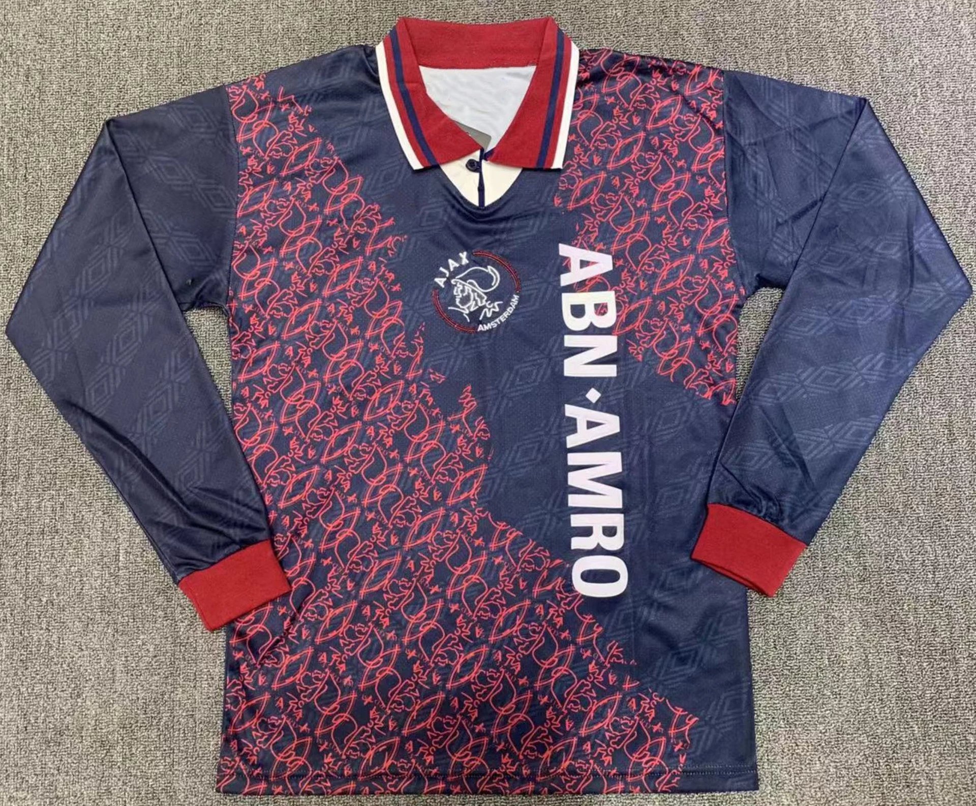 32 Red and blue 006