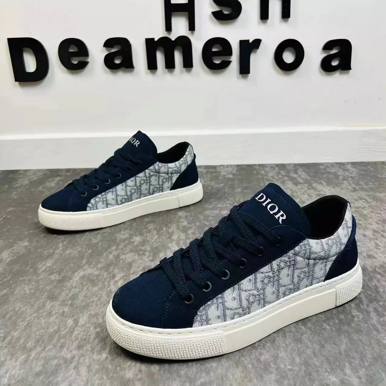 Deep Blue White 002