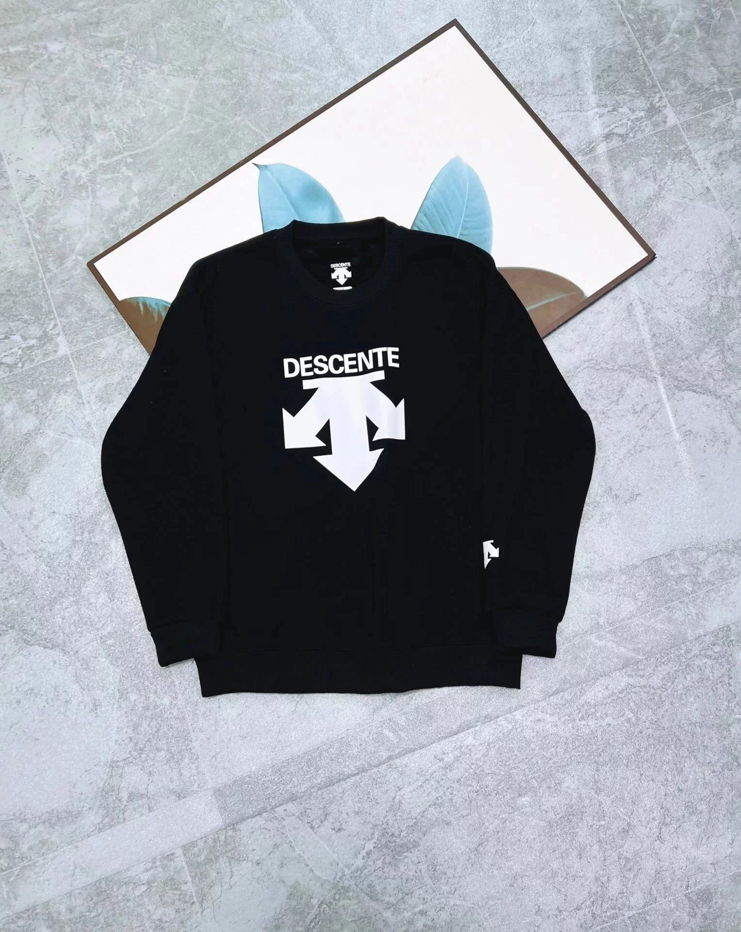 Black inverted arrow 002