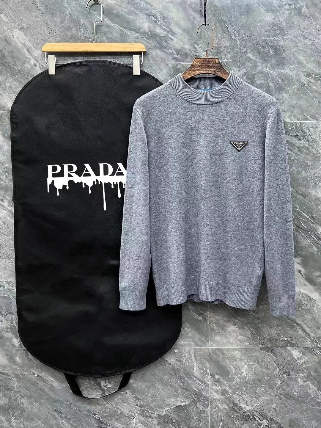 gray sweater inverted triangle 002
