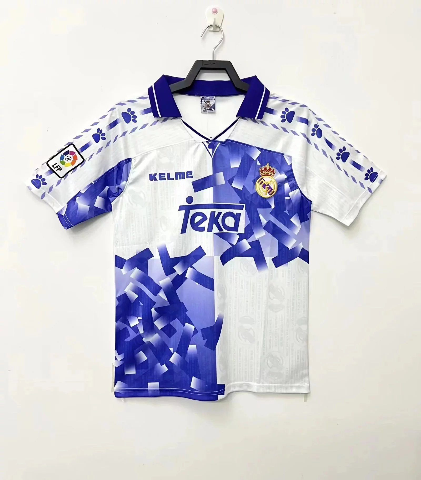 Blue and White 2 005