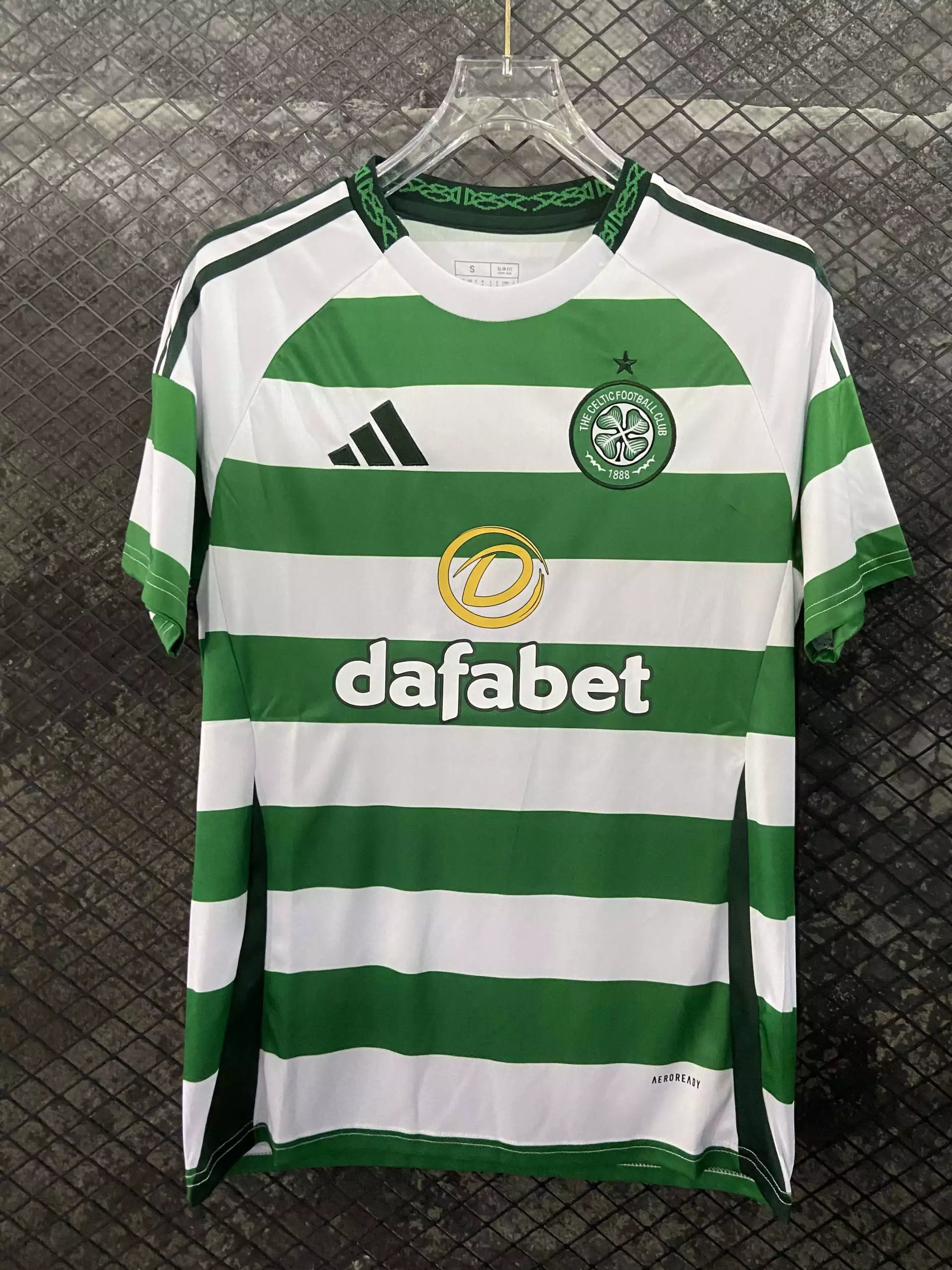 10 Green White 006