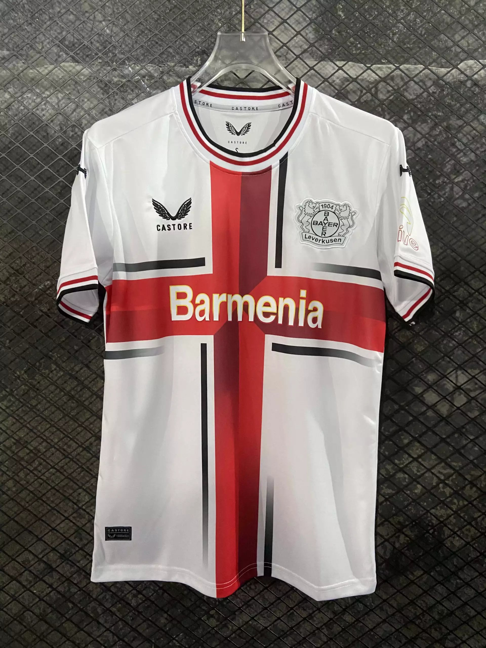 15 red and white 006