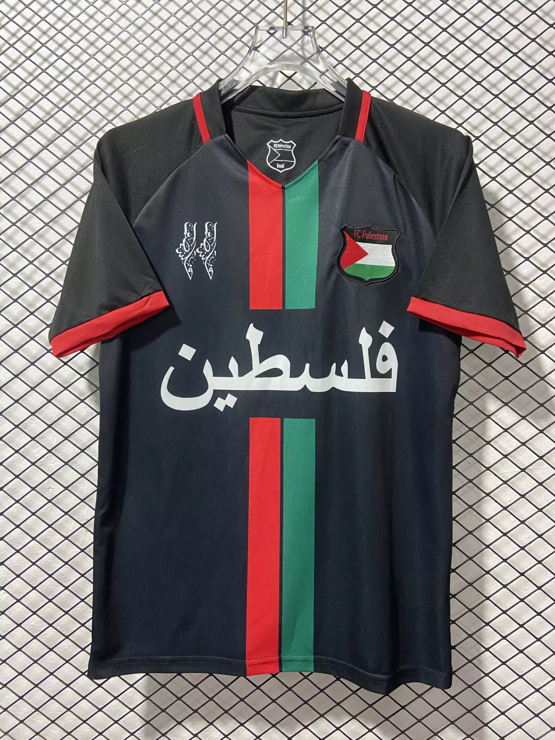 16 Black 006