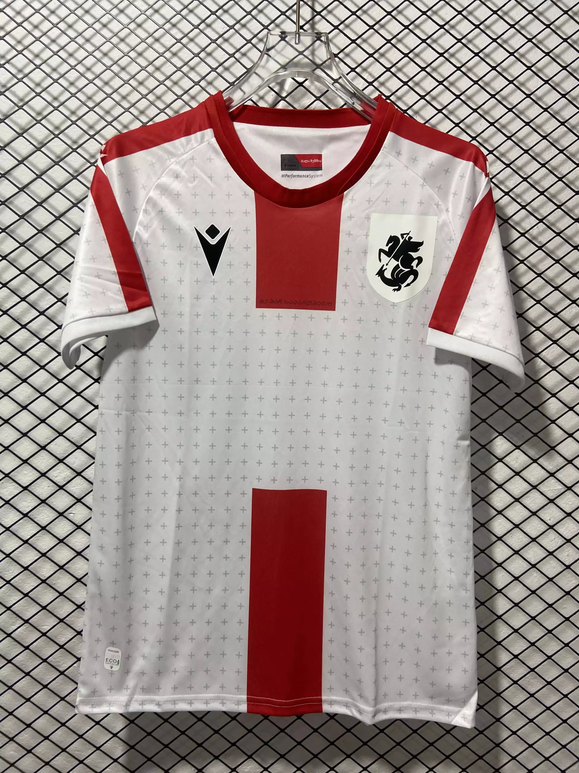 22 Red White 006