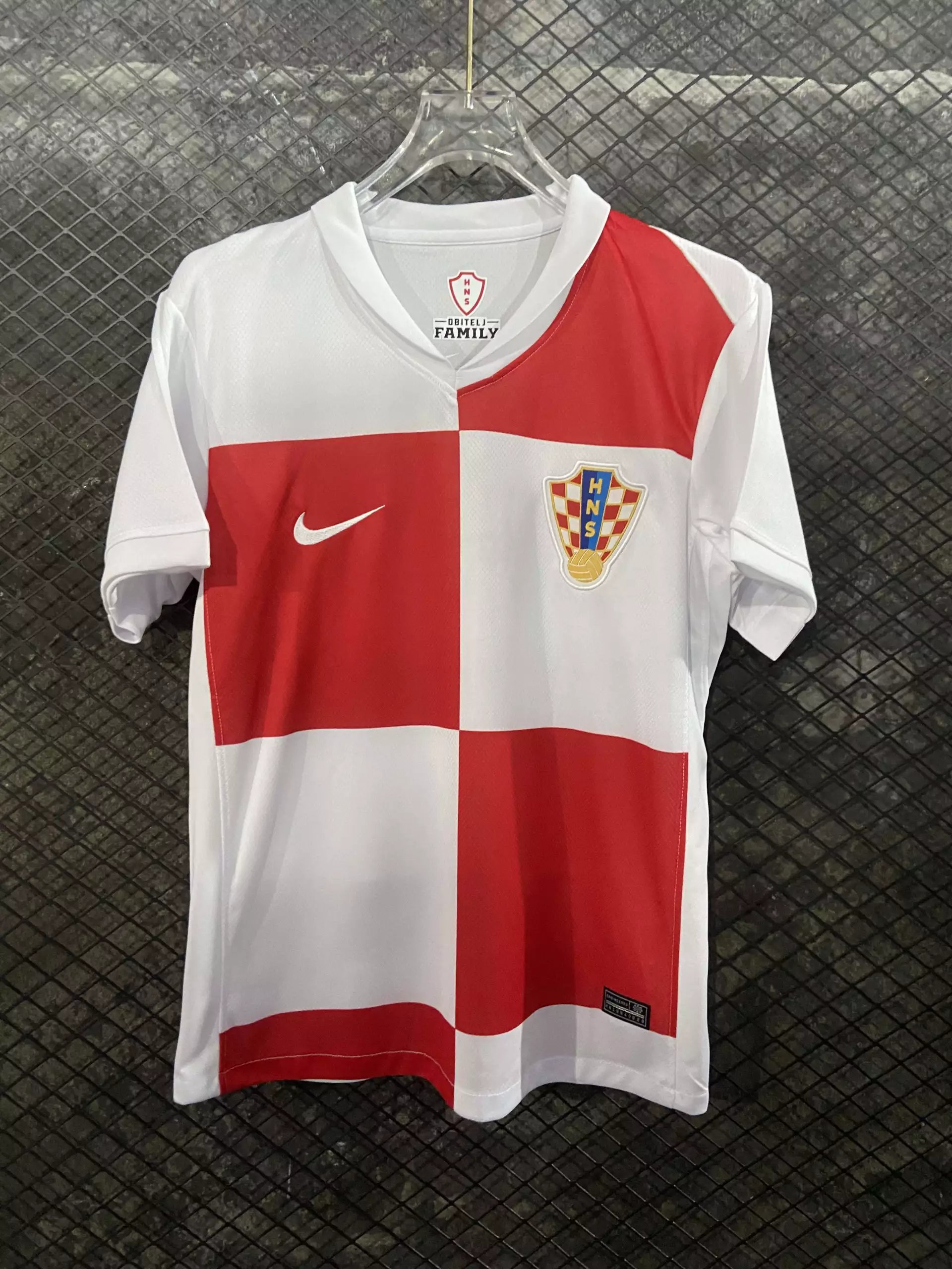 23 Red White 006