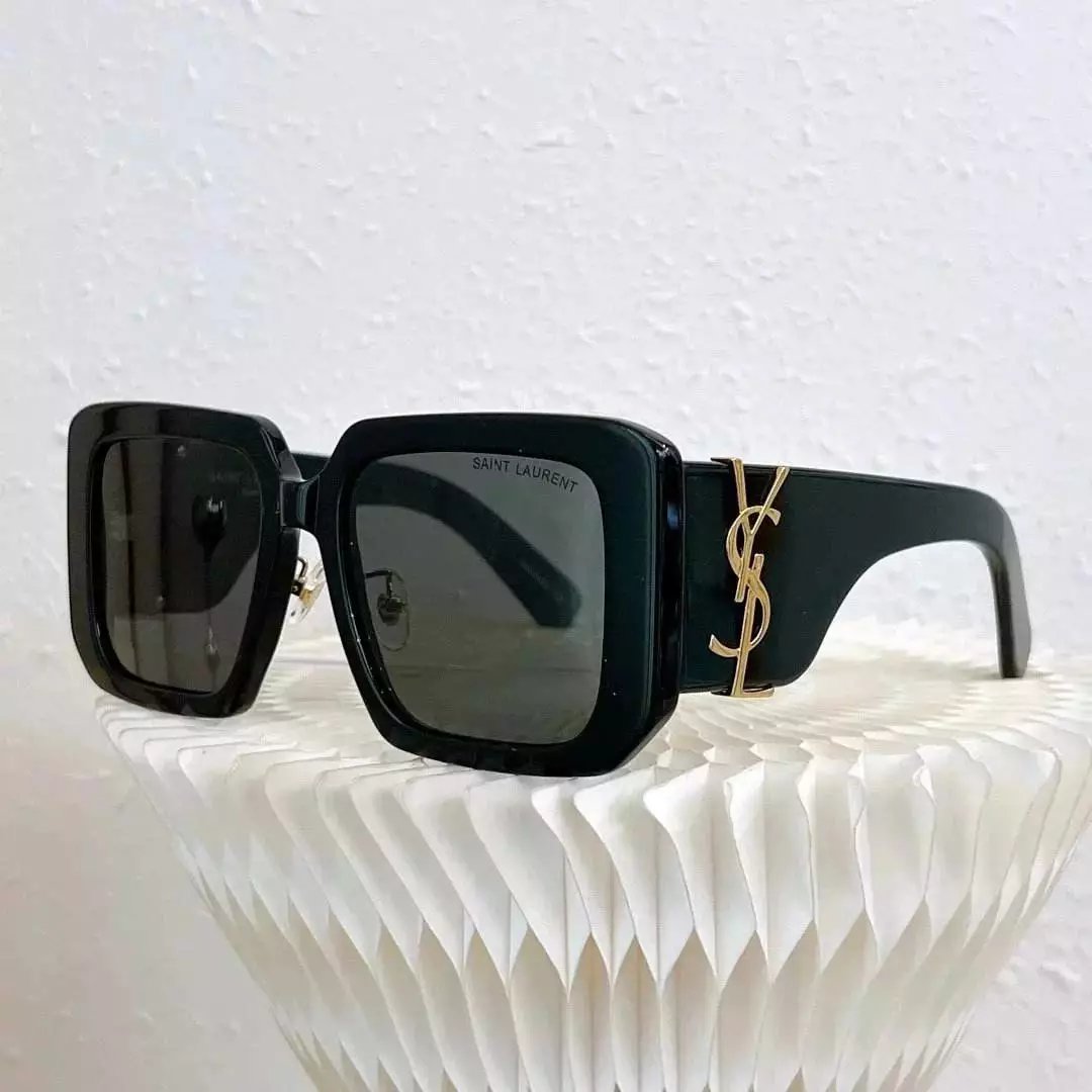 13 Black 006