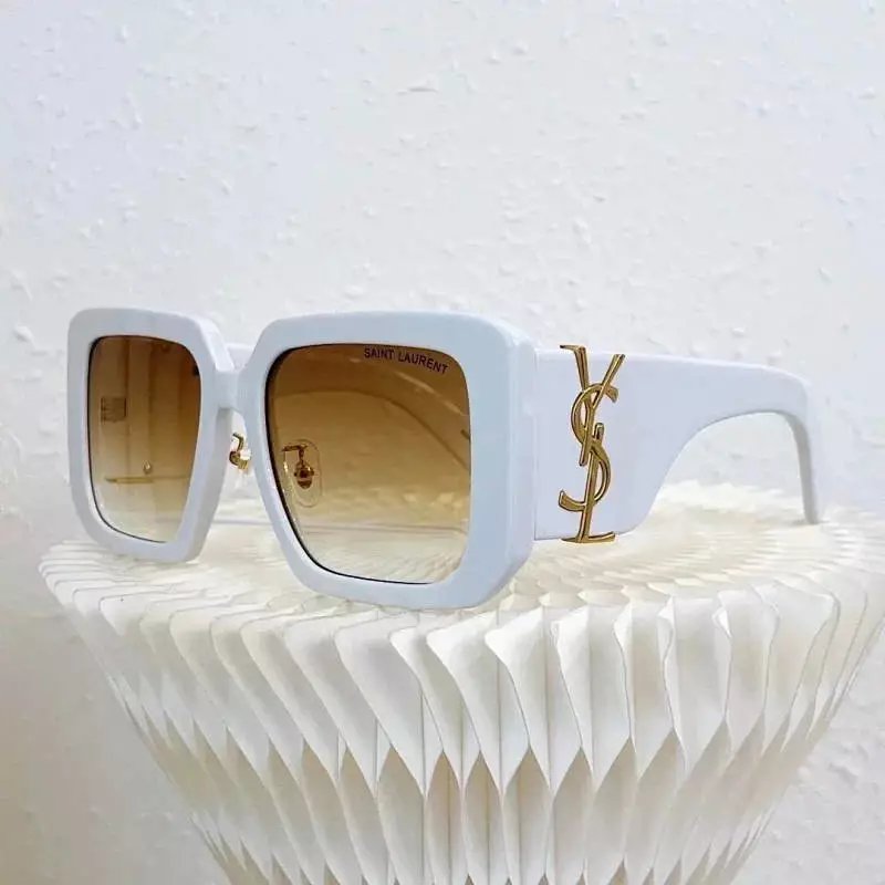 17 White 006
