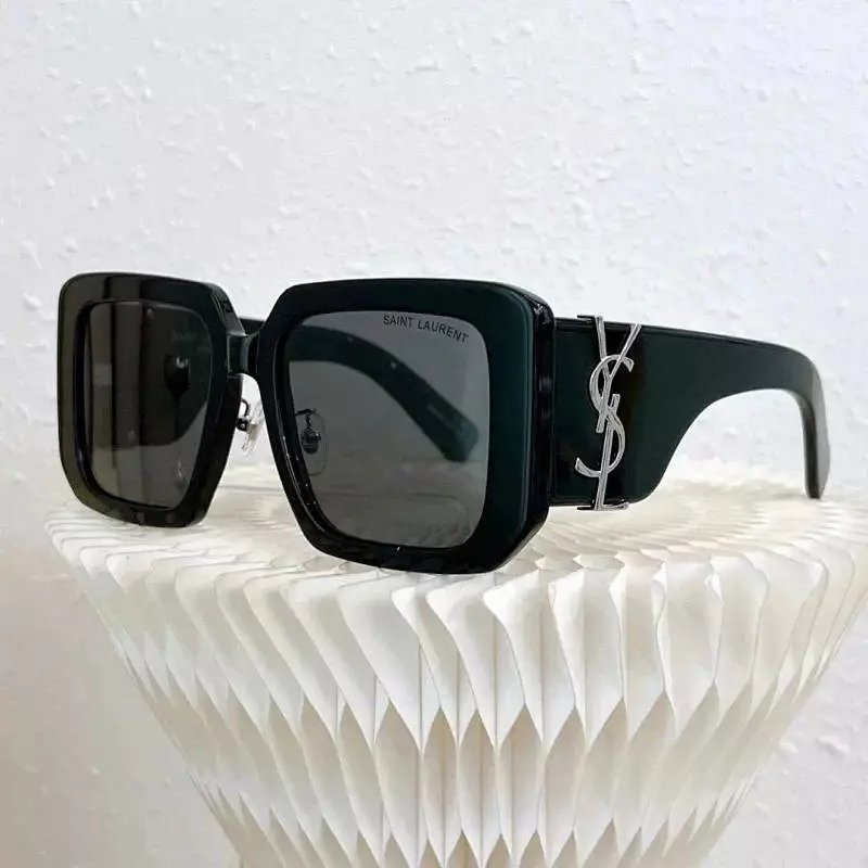 19 Black 006