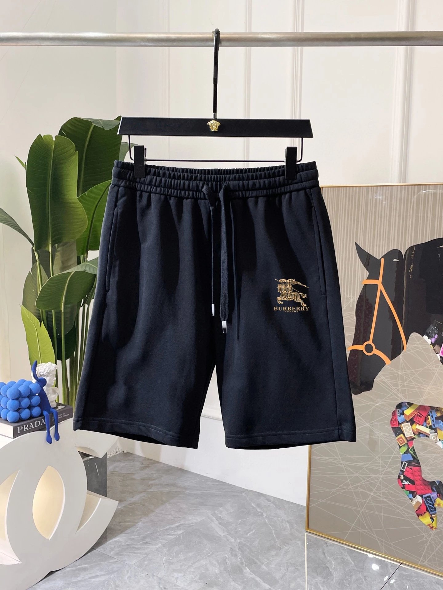 32 black