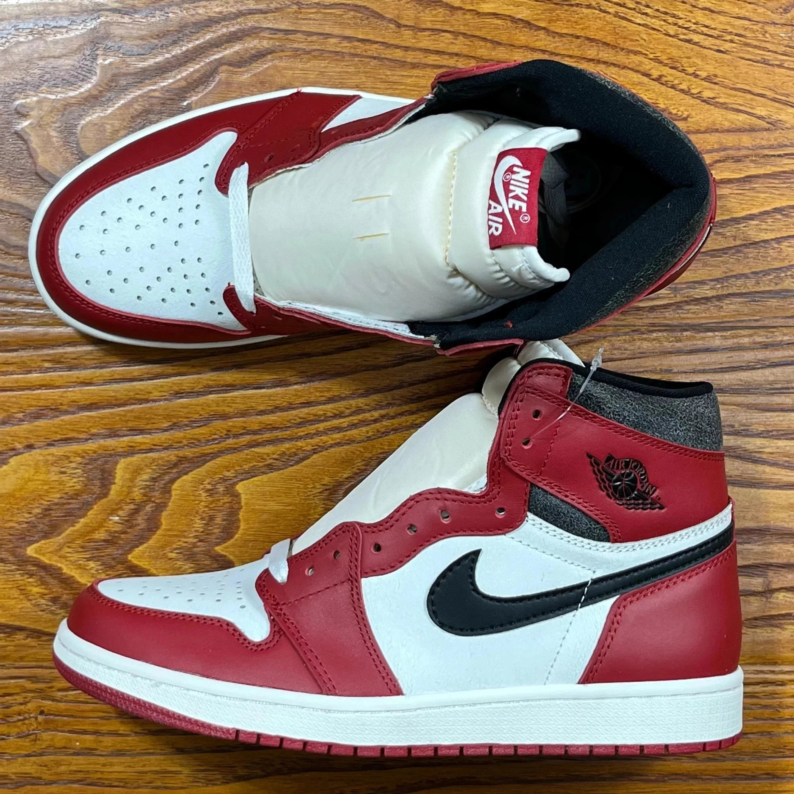 Dongguan-made, authentic AJ1 Chicago 2.0 with a distressed finis