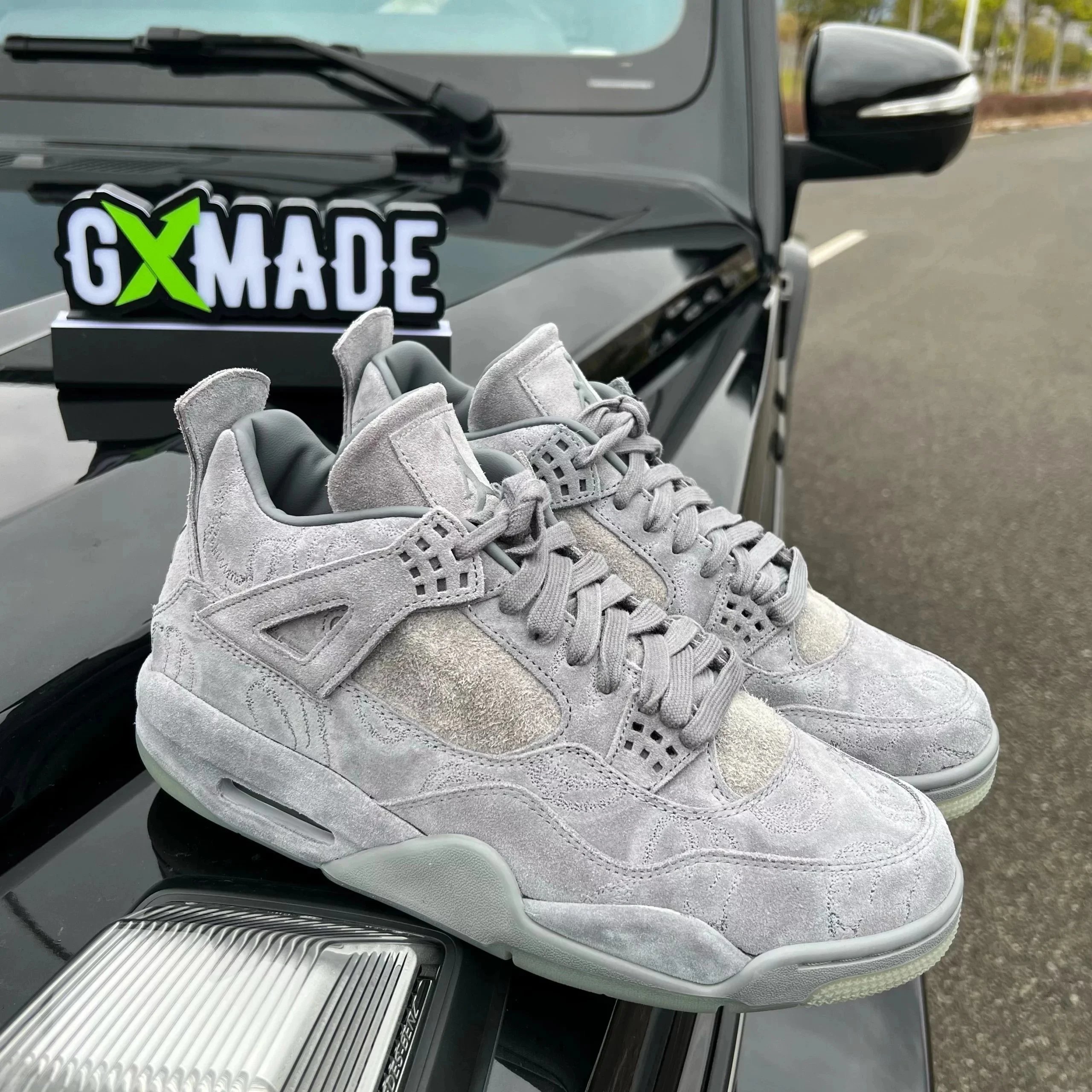 Kaws grey